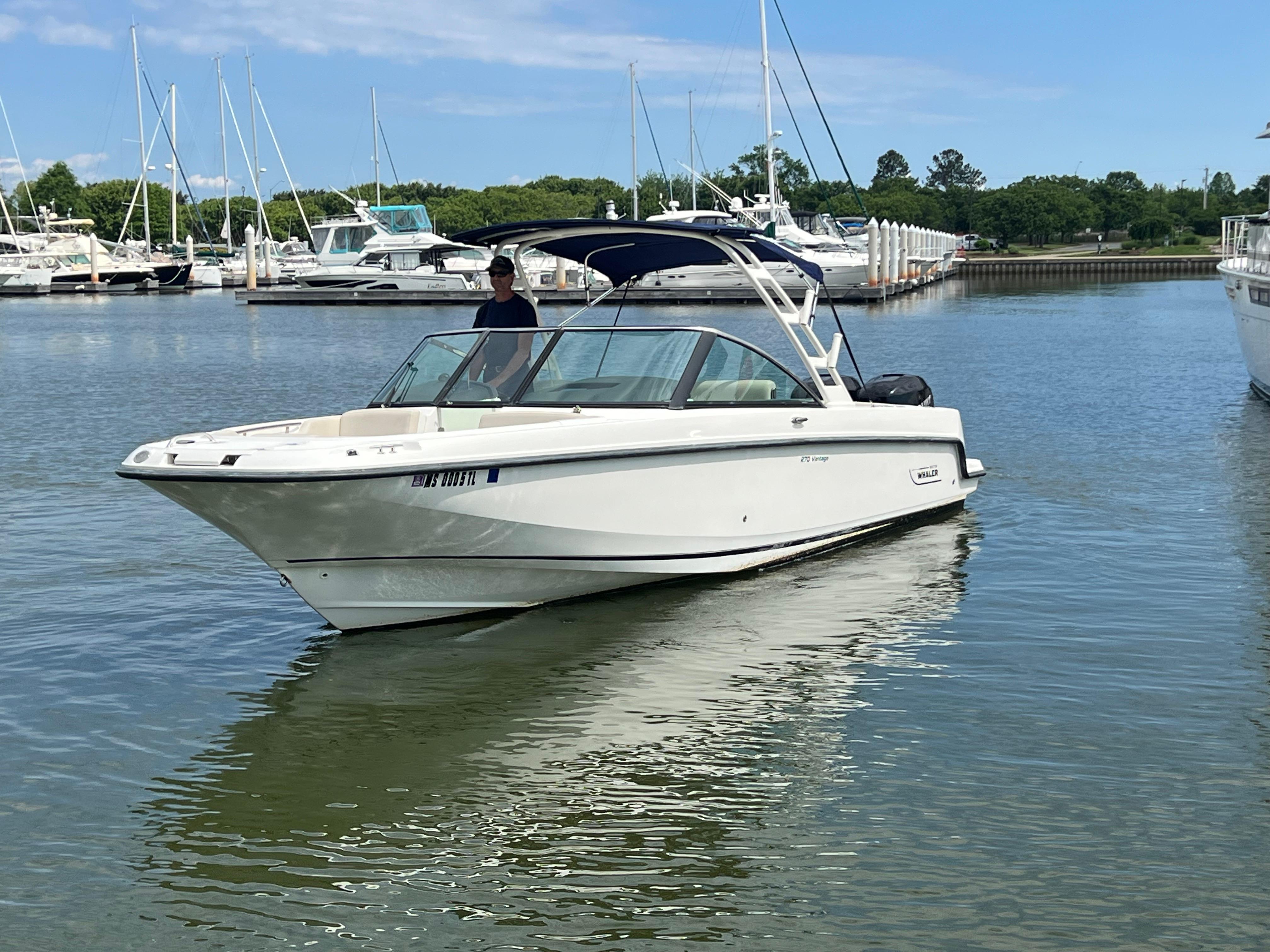 2016-boston-whaler-270-vantage-power-9788616-20250509095930711-1_XLARGE