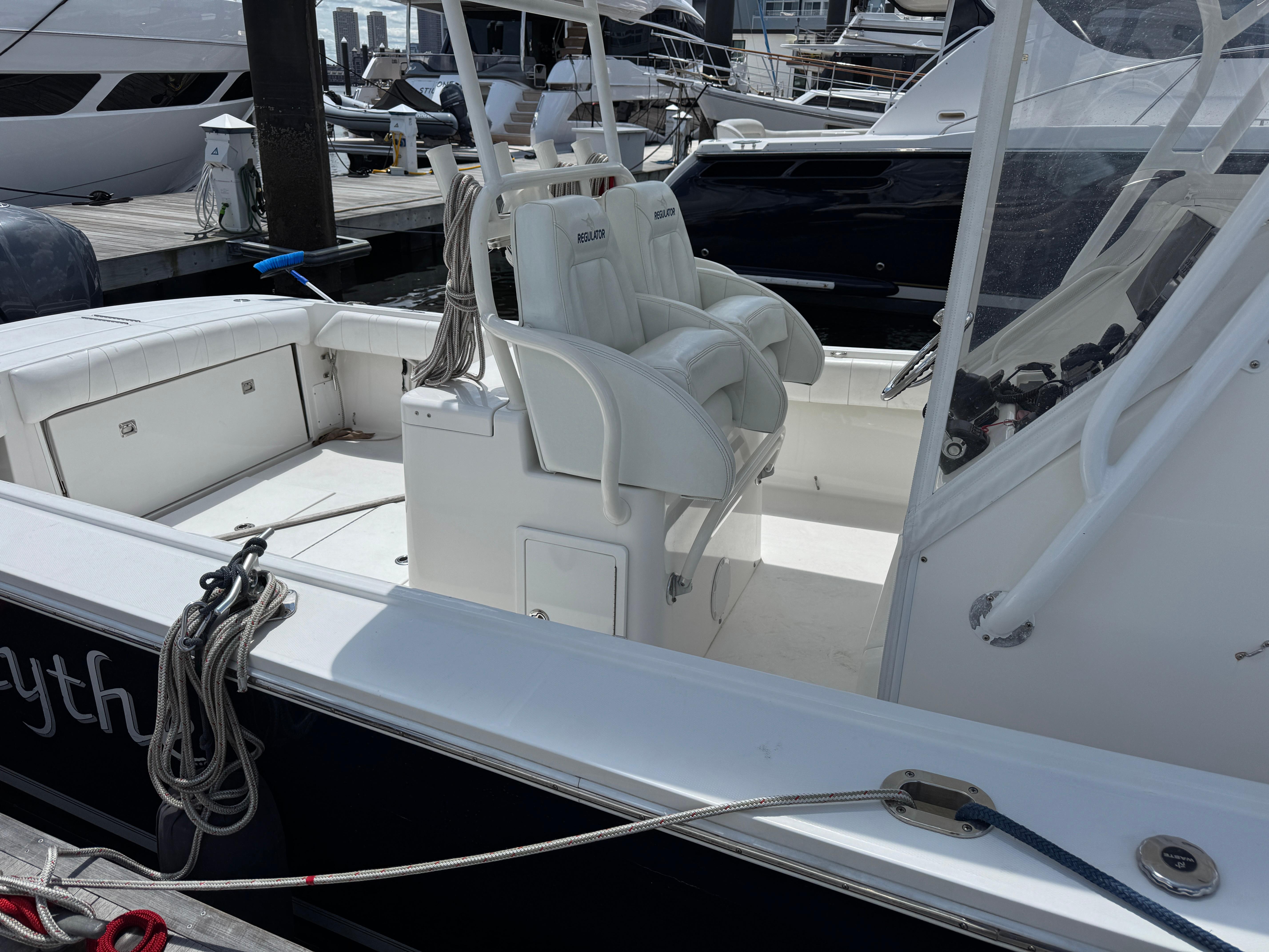2014-regulator-34-center-console-power-9828620-20250605130351514-1_XLARGE