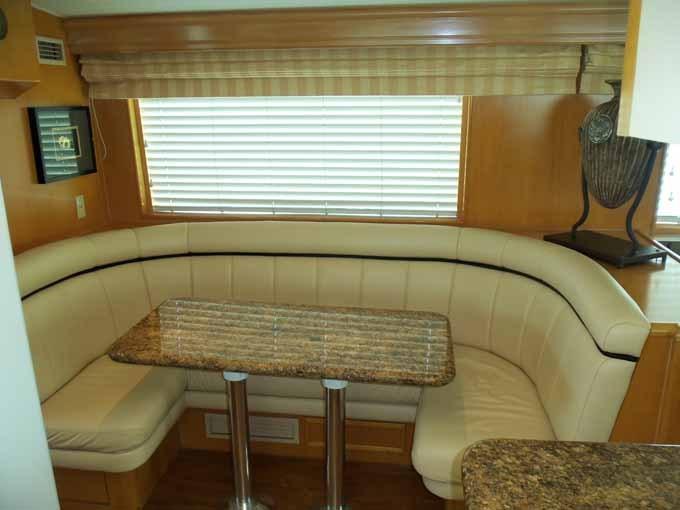 Galley Dinette to Starboard
