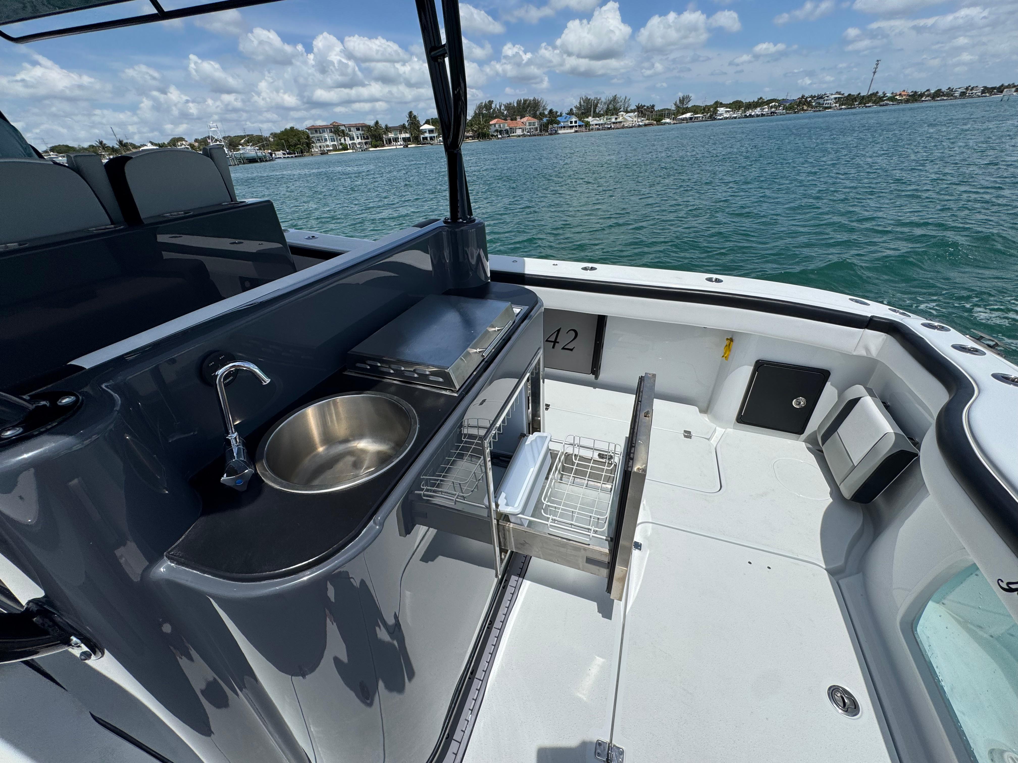 2023-yellowfin-42-power-9788626-20250602121626976-1_XLARGE