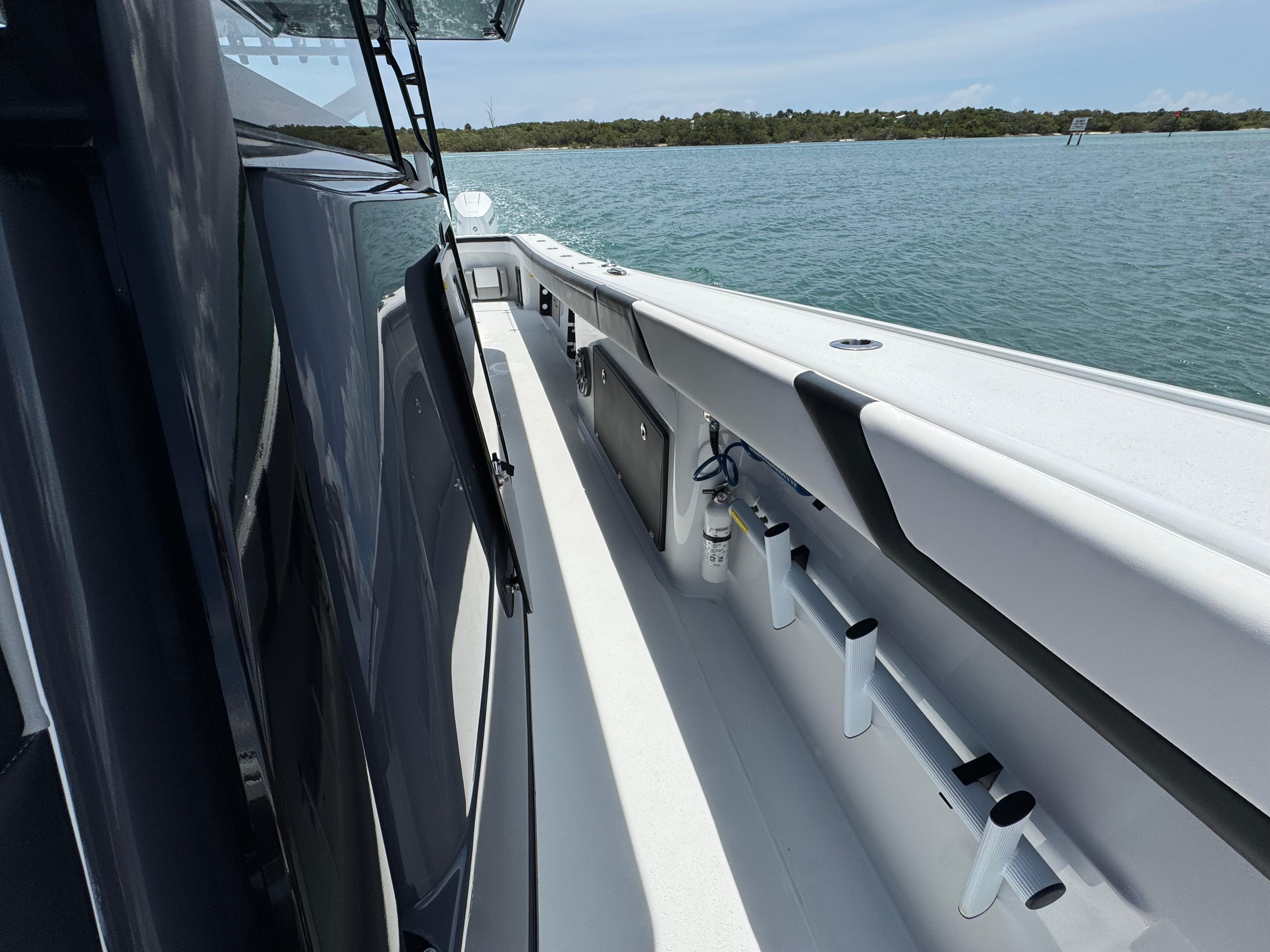 2023-yellowfin-42-power-9788626-20250602121636789-1_XLARGE