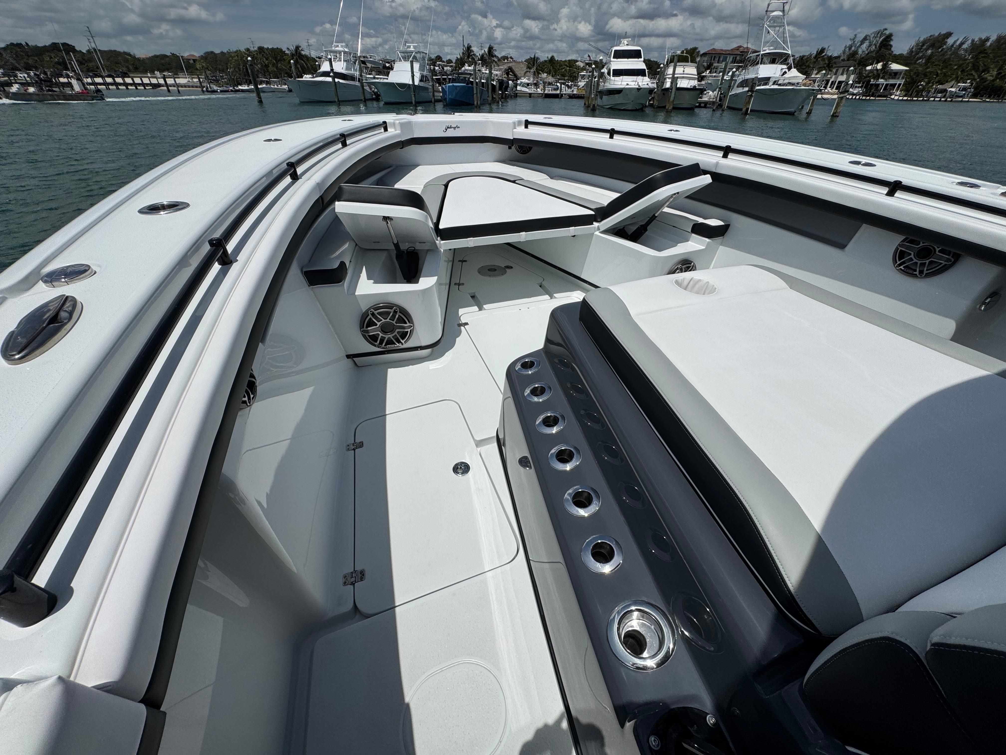 2023-yellowfin-42-power-9788626-20250602121641389-1_XLARGE