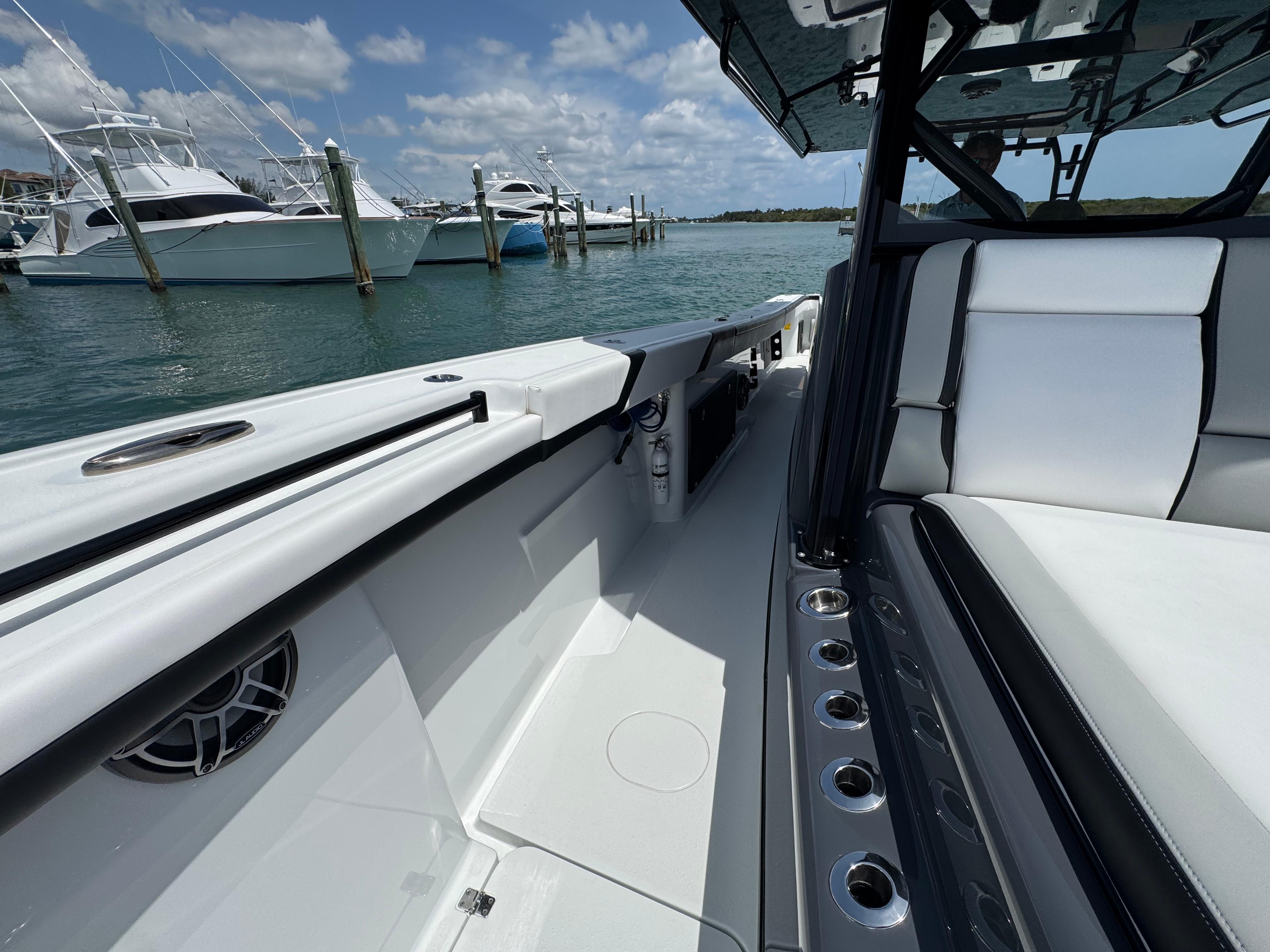 2023-yellowfin-42-power-9788626-20250602121712846-1_XLARGE