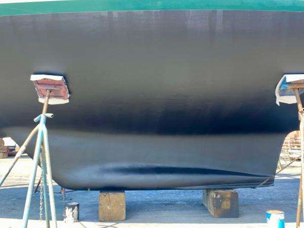 Bottom view of a 1999 Pacific Seacraft 40 Voyagemaker sailboat on stands.