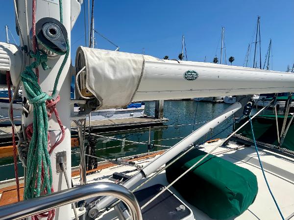 Sailboat deck of 1999 Pacific Seacraft 40 Voyagemaker in marina setting.
