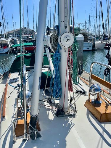 1999 Pacific Seacraft 40 Voyagemaker sailboat deck with rigging and marina background.