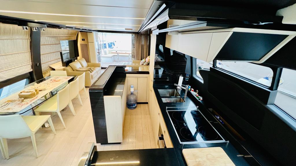 2017 Azimut 72 FLY