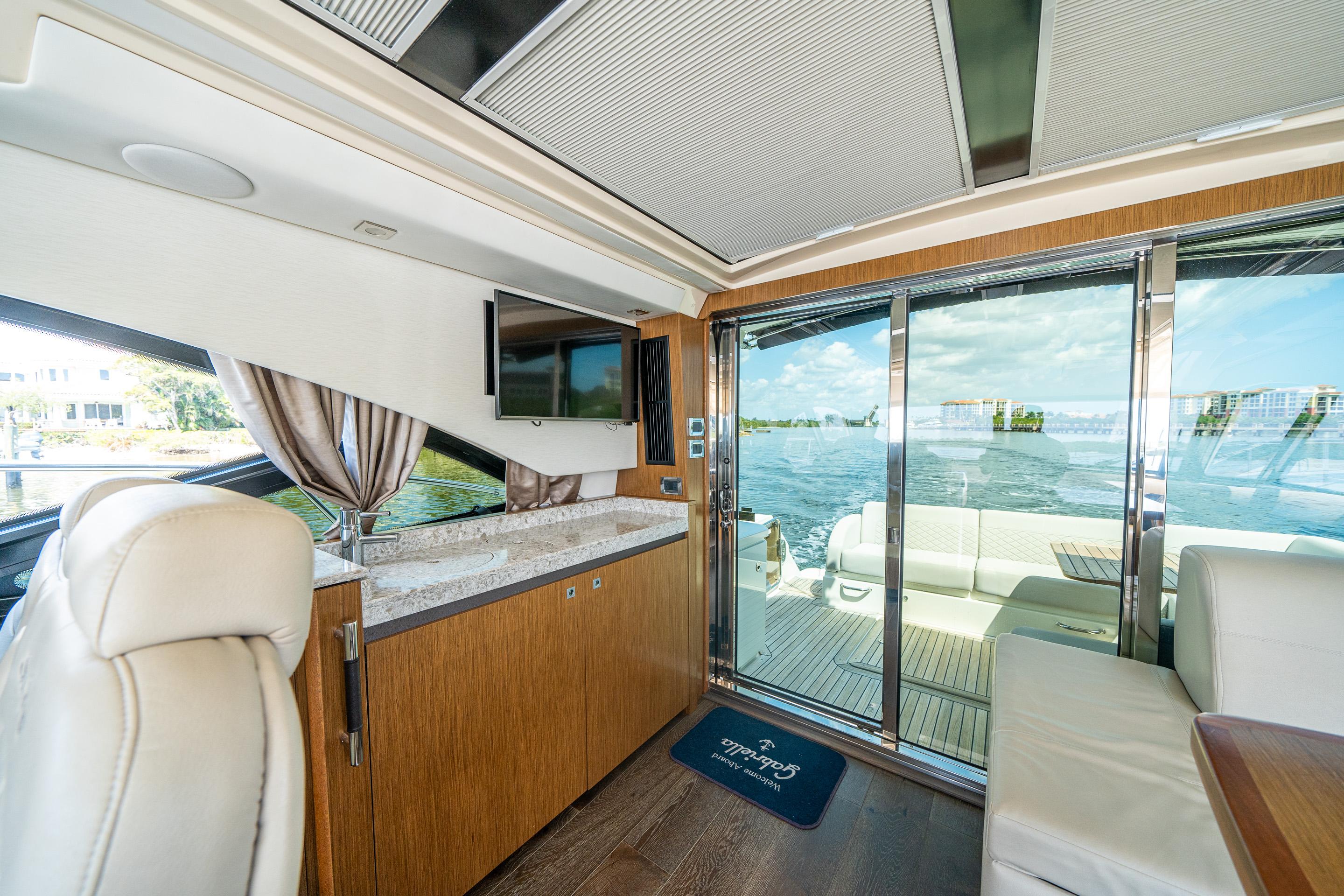 2015-sea-ray-510-sundancer-power-9758630-20250414131253055-1_XLARGE