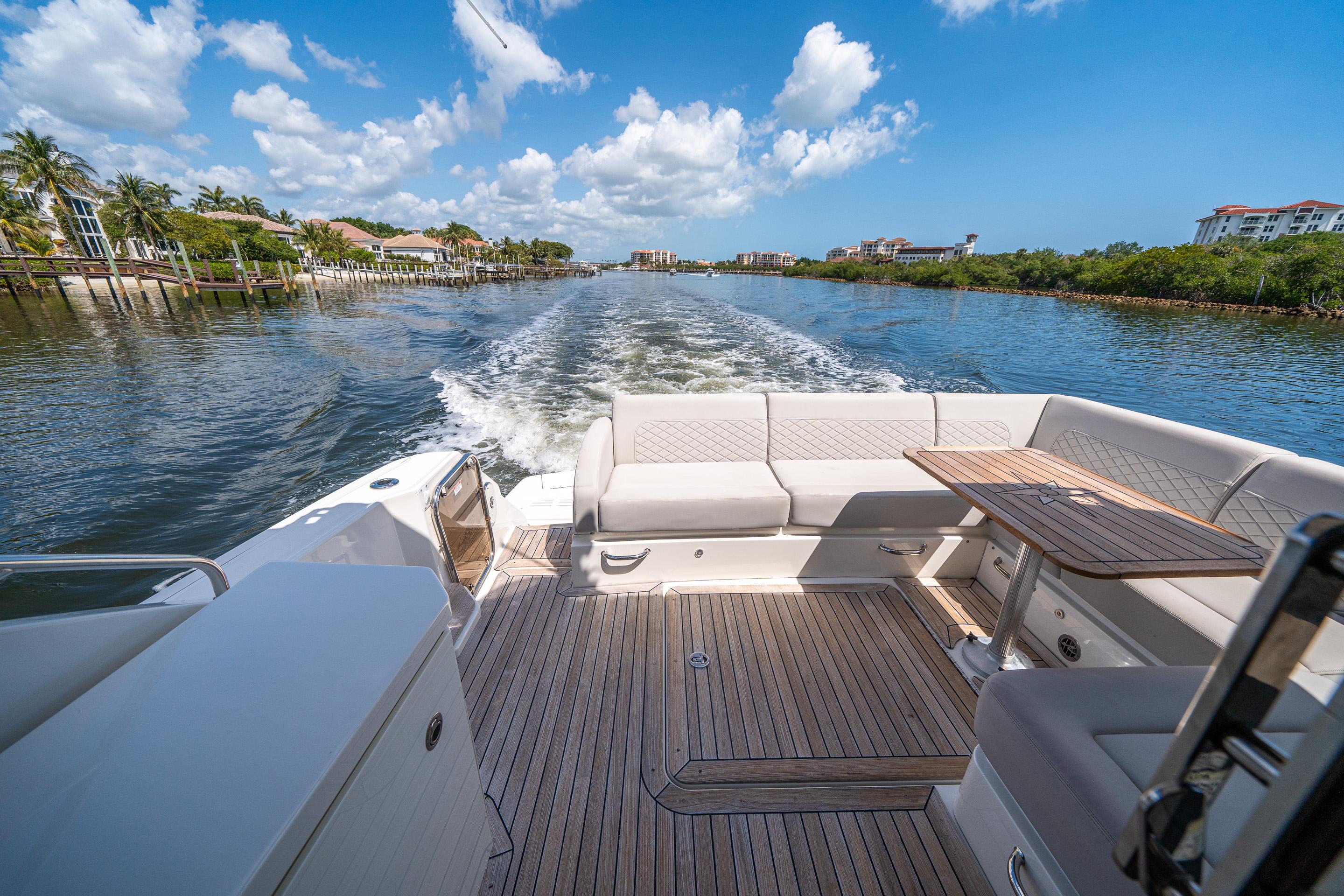 2015-sea-ray-510-sundancer-power-9758630-20250414131305140-1_XLARGE