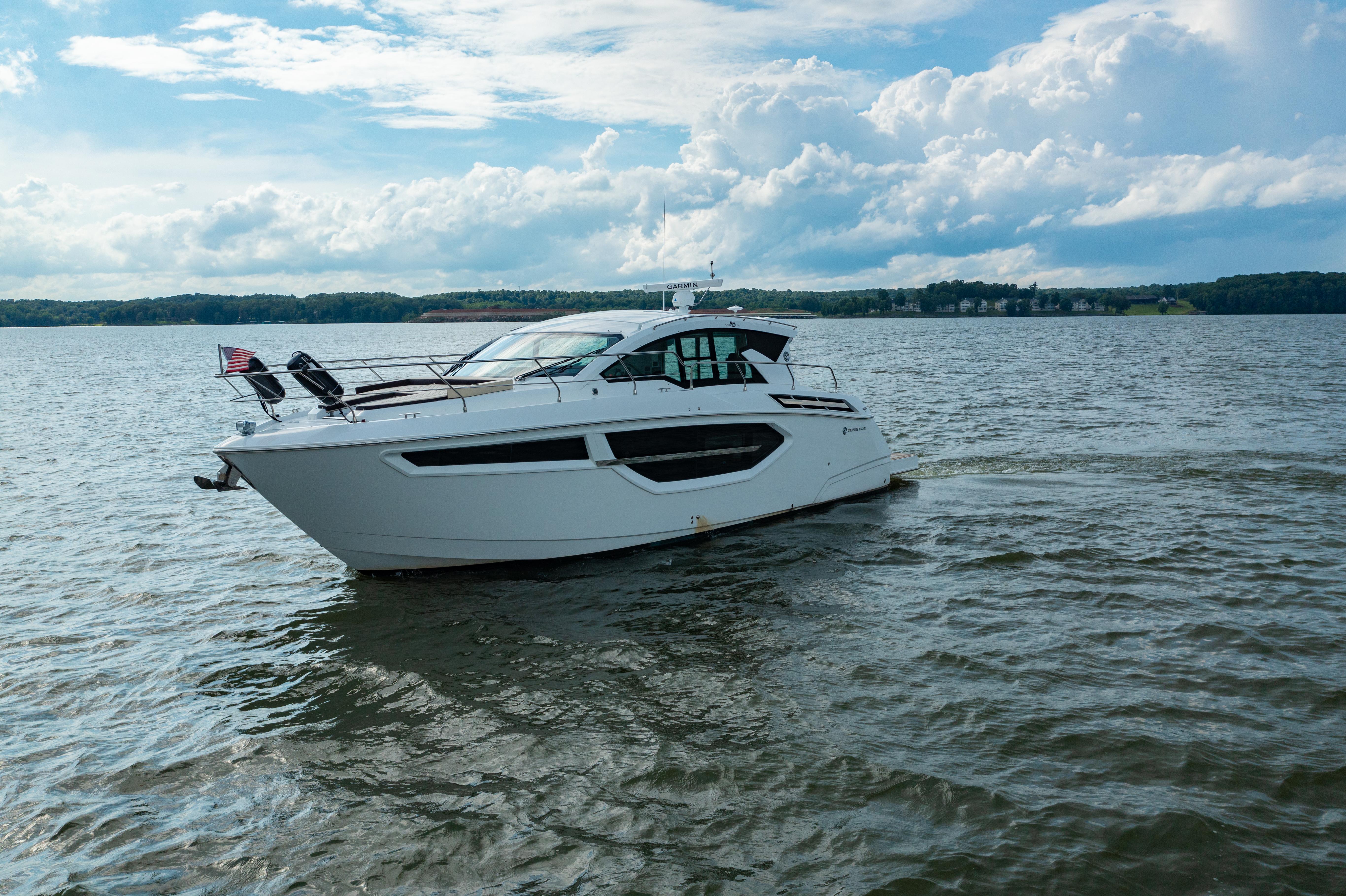 2019-cruisers-yachts-42-cantius-power-9828631-982949070-0-170620251549-5