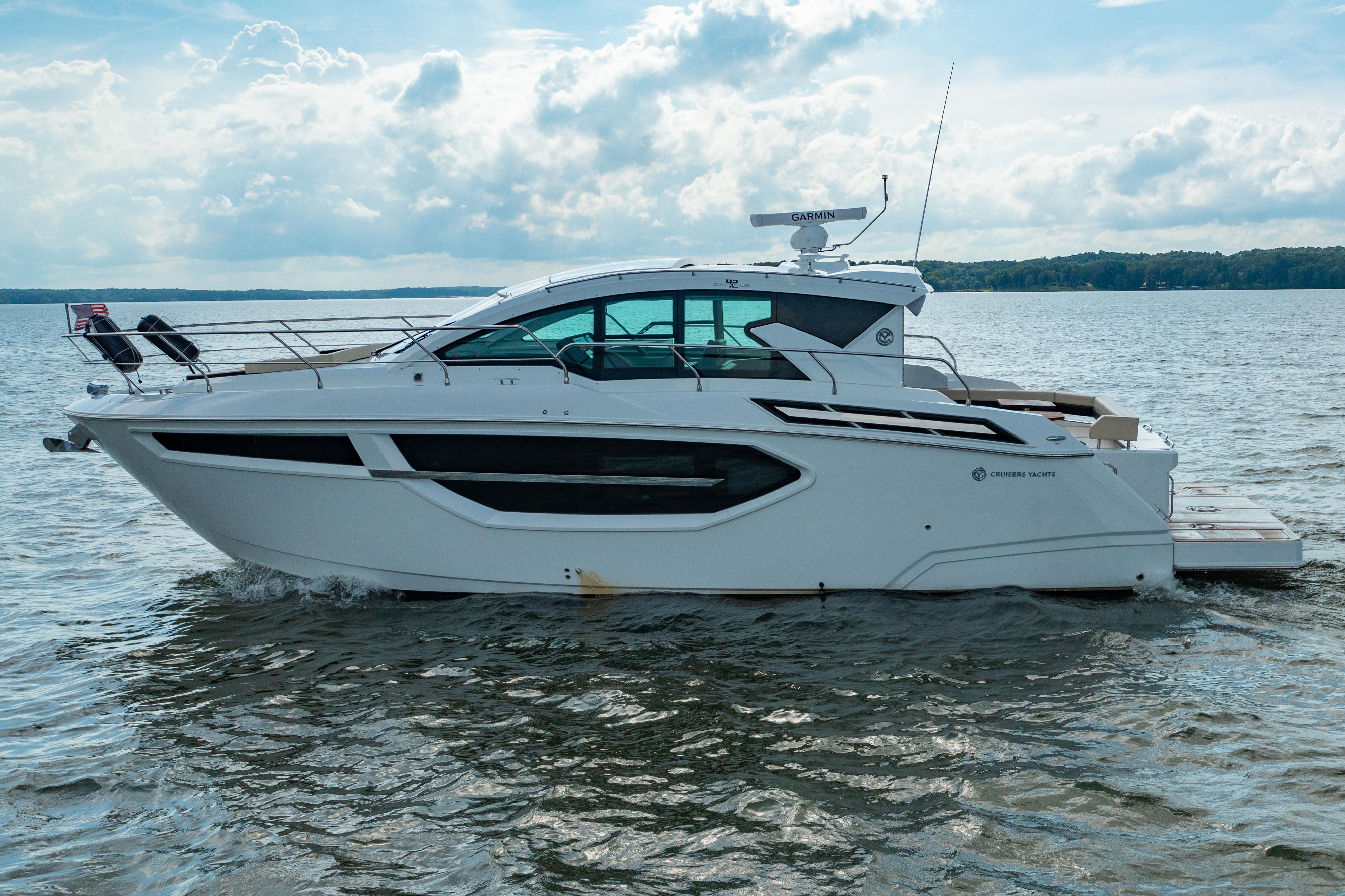 2019-cruisers-yachts-42-cantius-power-9828631-982949072-0-170620251549-4