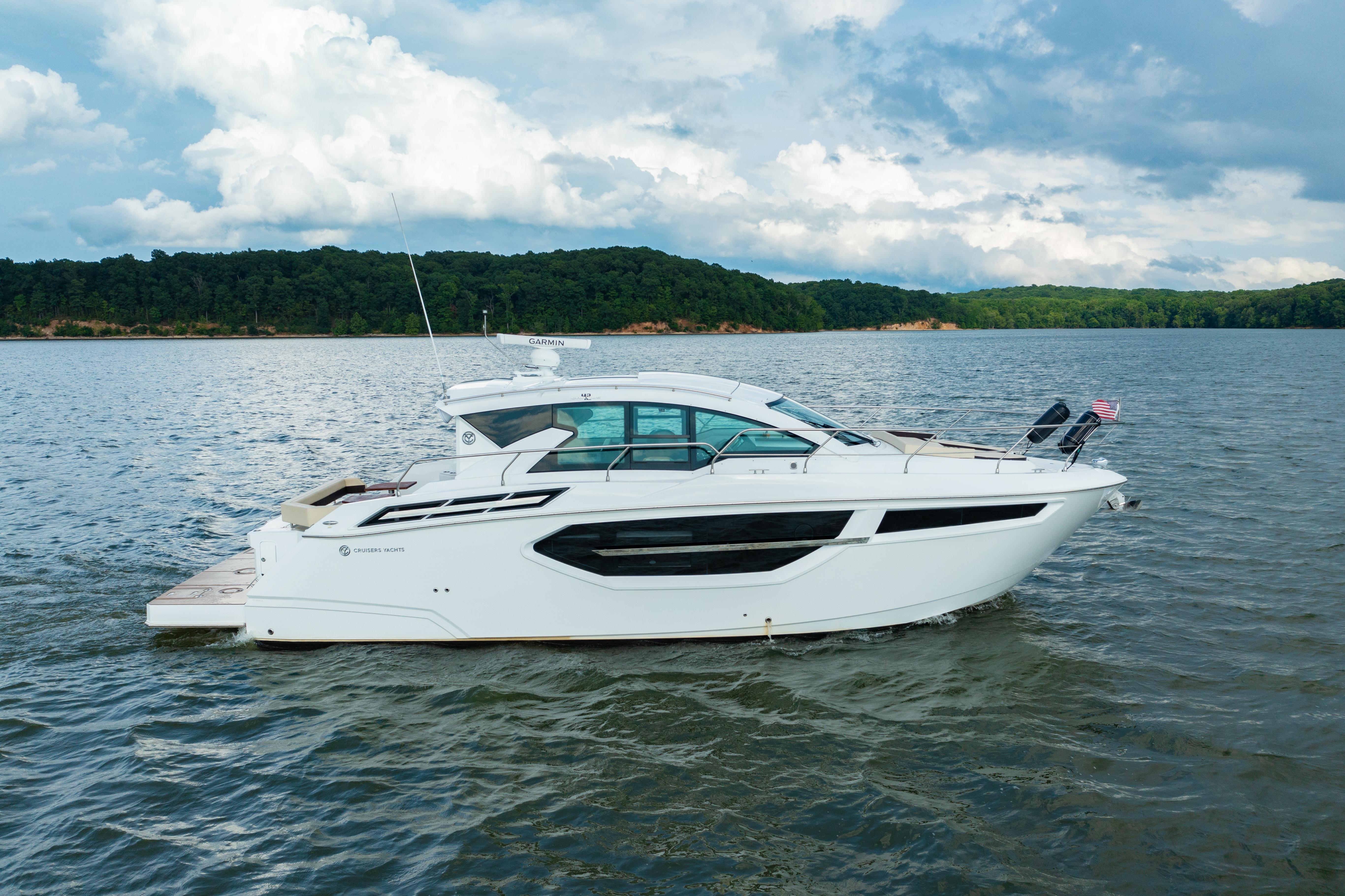 2019-cruisers-yachts-42-cantius-power-9828631-982949074-0-170620251549-3