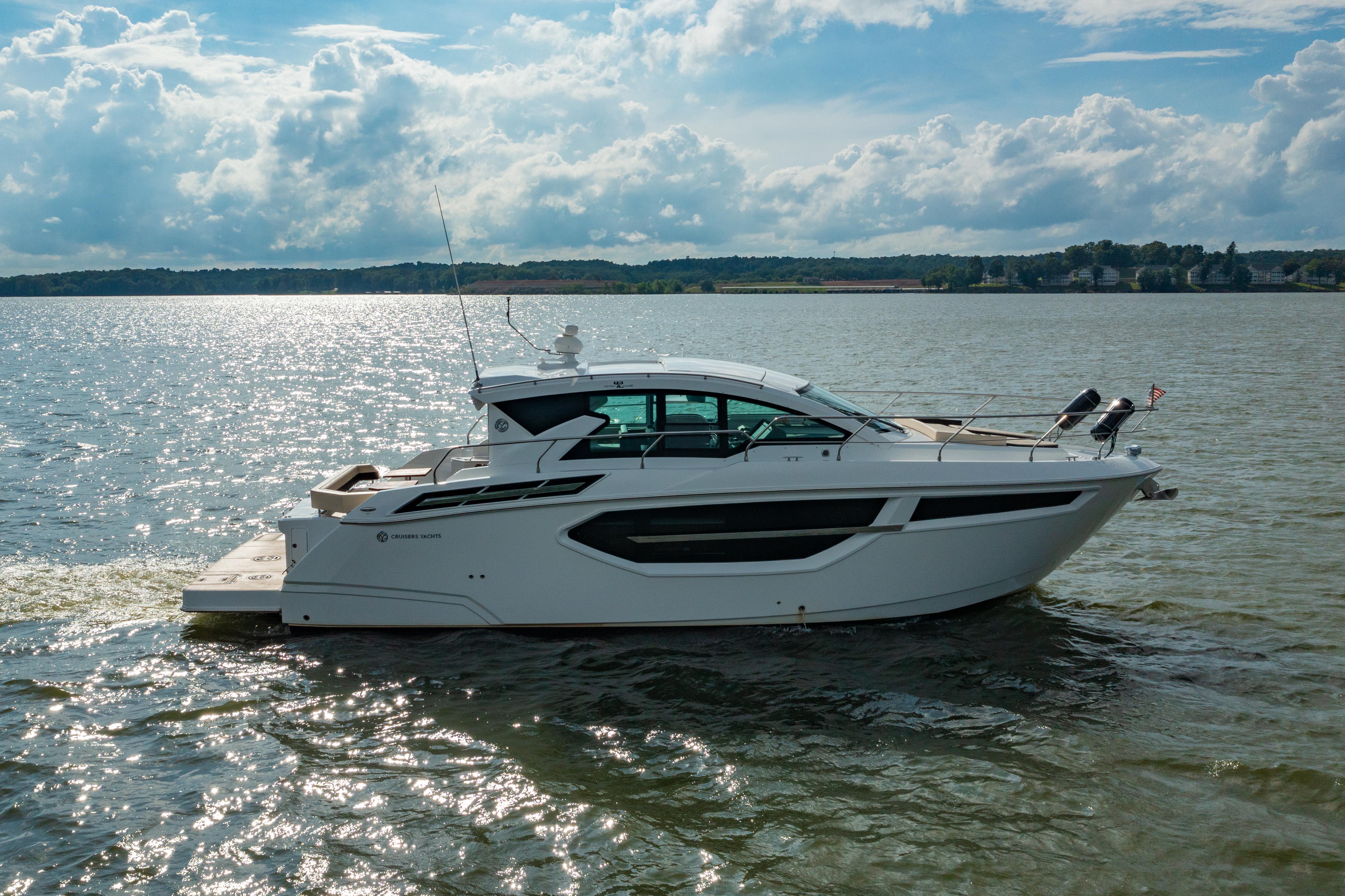 2019-cruisers-yachts-42-cantius-power-9828631-982949077-0-170620251550-10