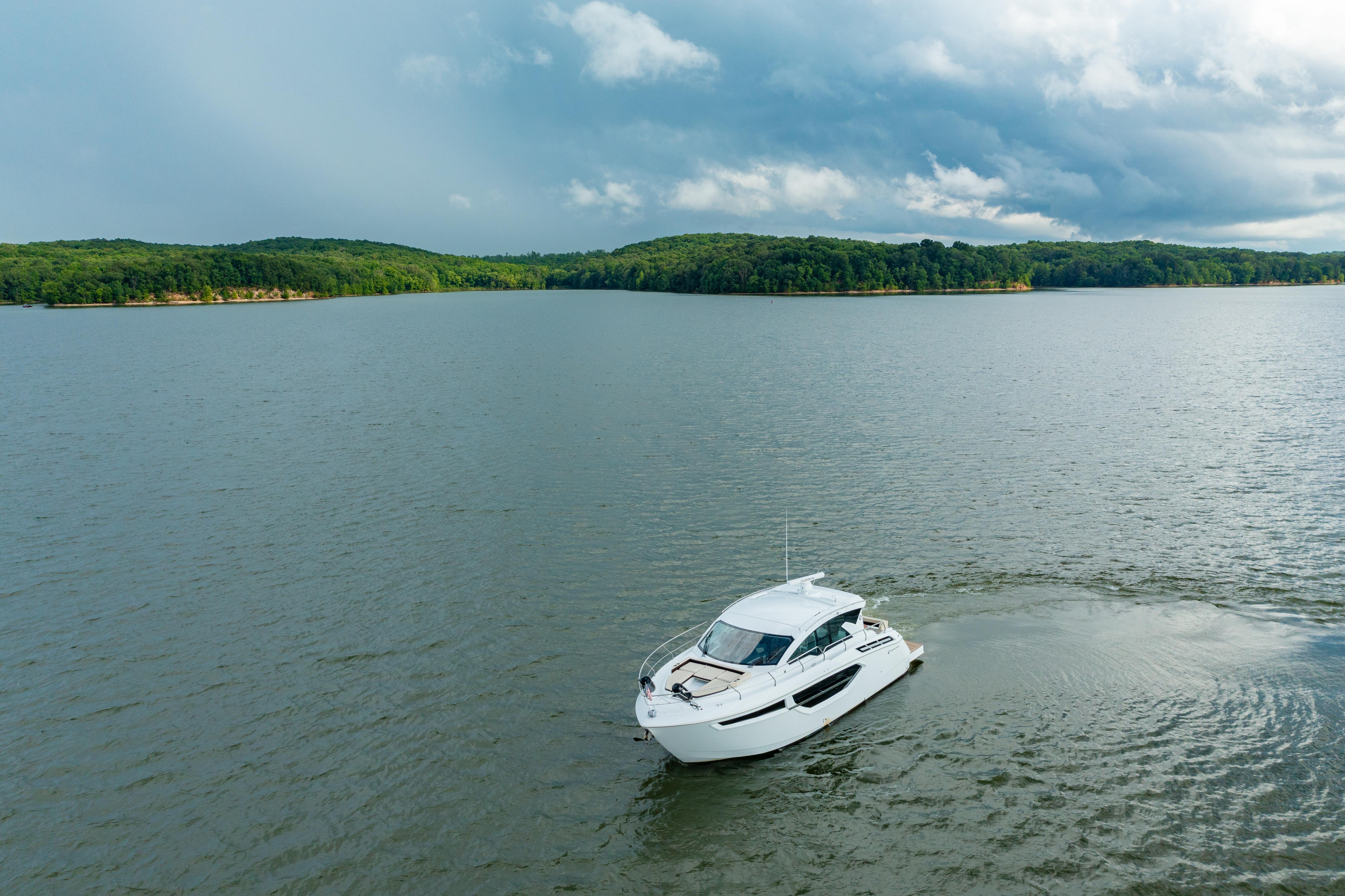 2019-cruisers-yachts-42-cantius-power-9828631-982949081-0-170620251550-7