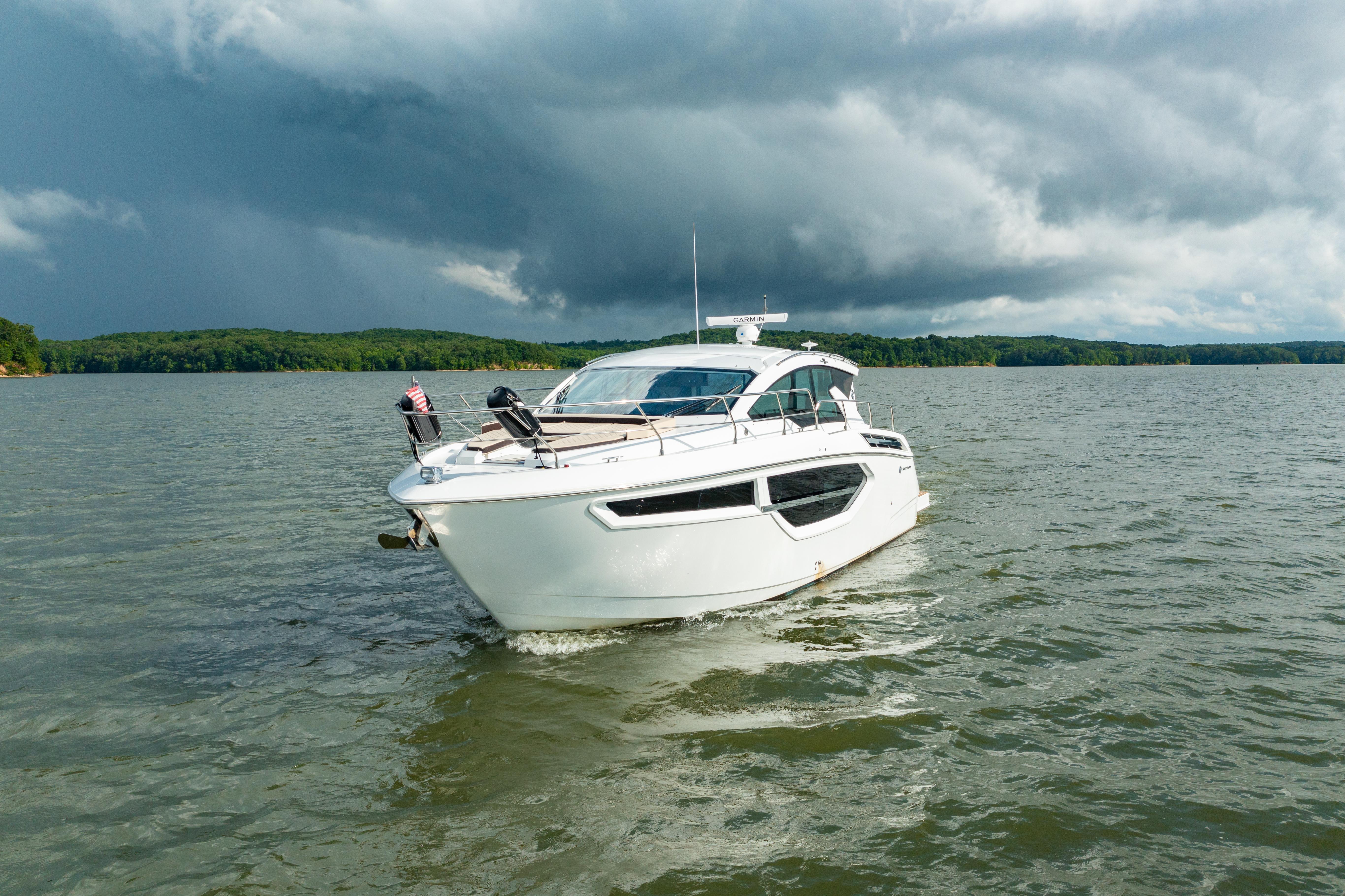 2019-cruisers-yachts-42-cantius-power-9828631-982949085-0-170620251551-13