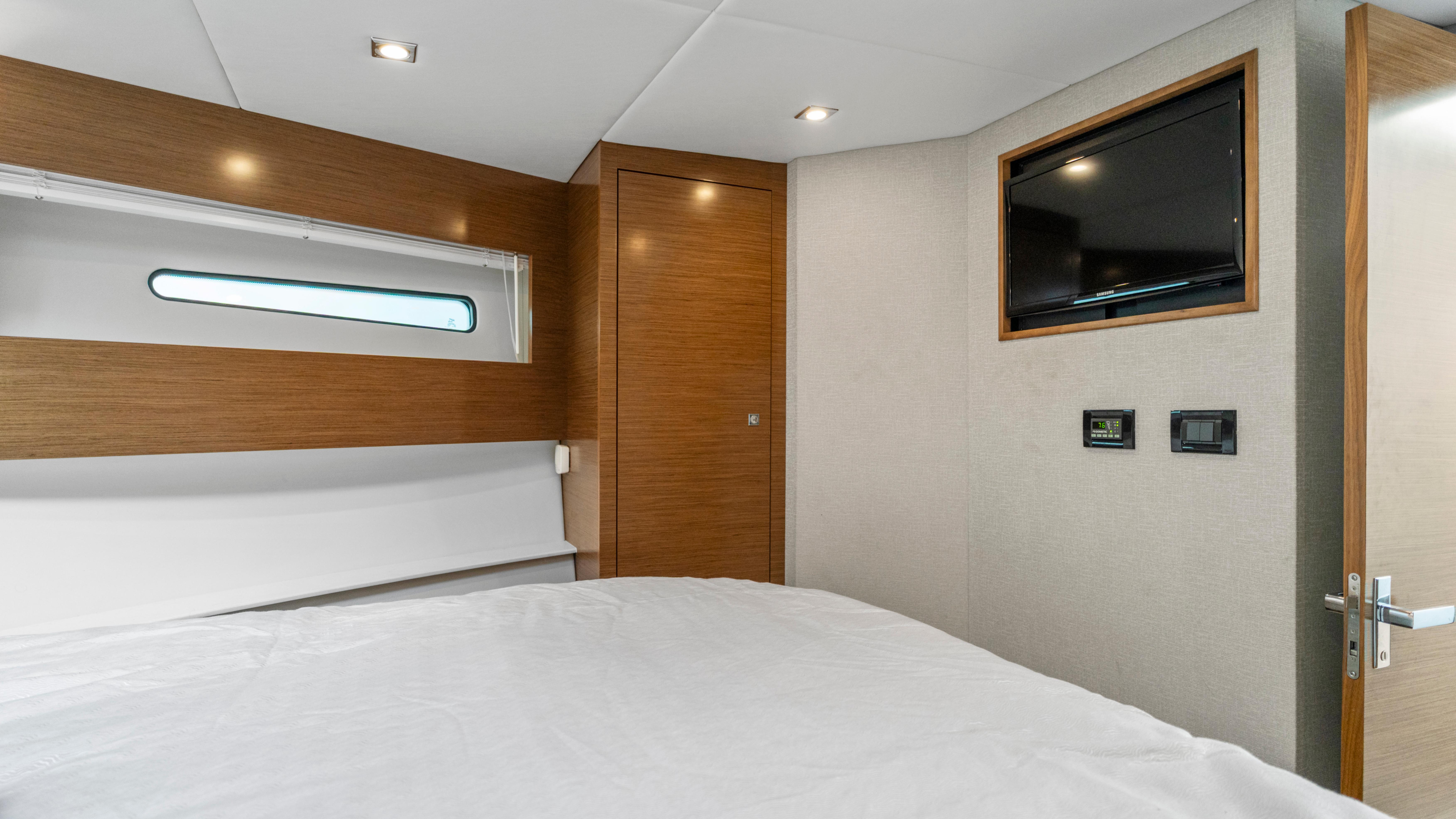 2019-cruisers-yachts-42-cantius-power-9828631-982949089-0-170620251557-38