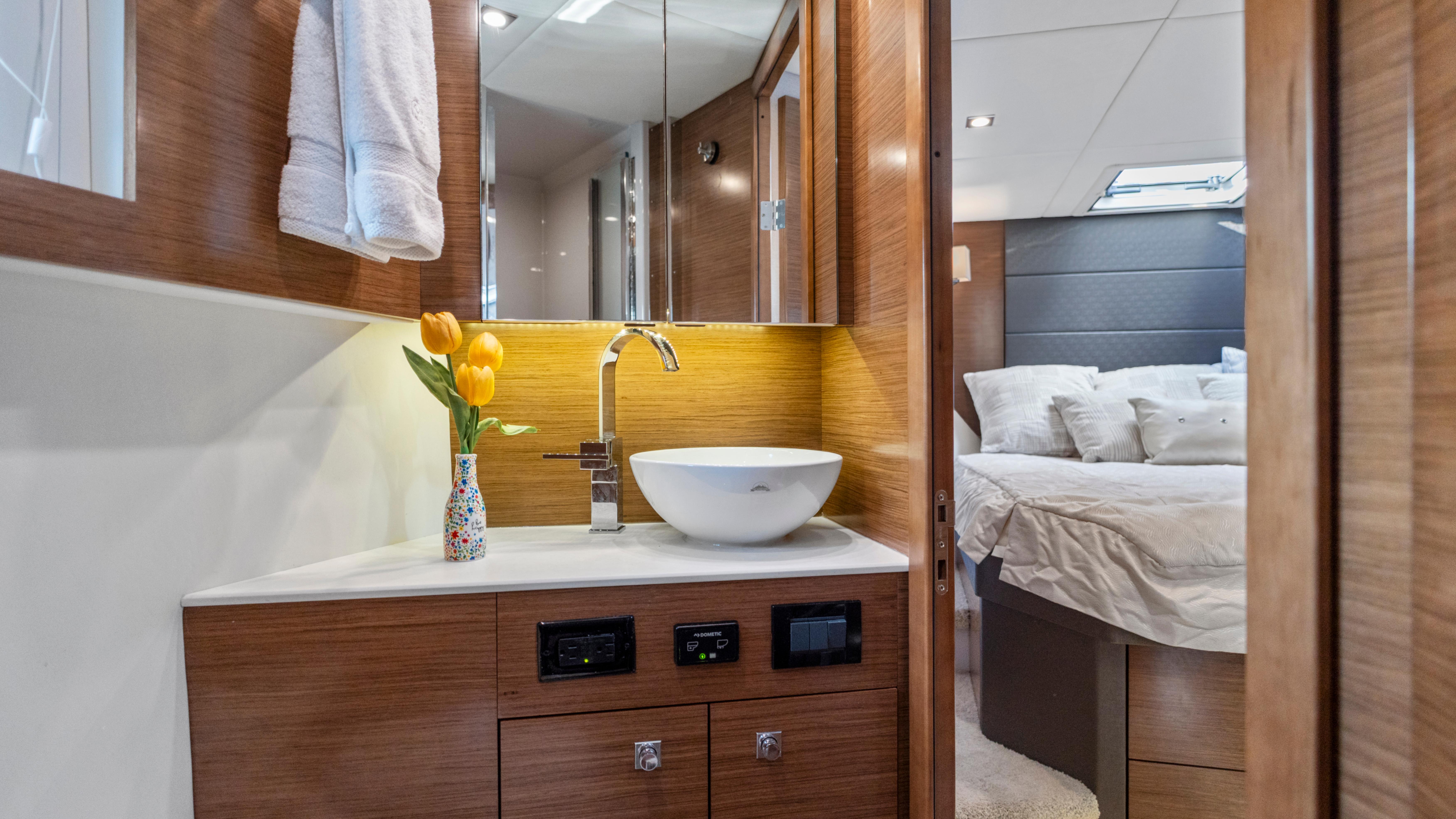 2019-cruisers-yachts-42-cantius-power-9828631-982949108-0-170620251558-43