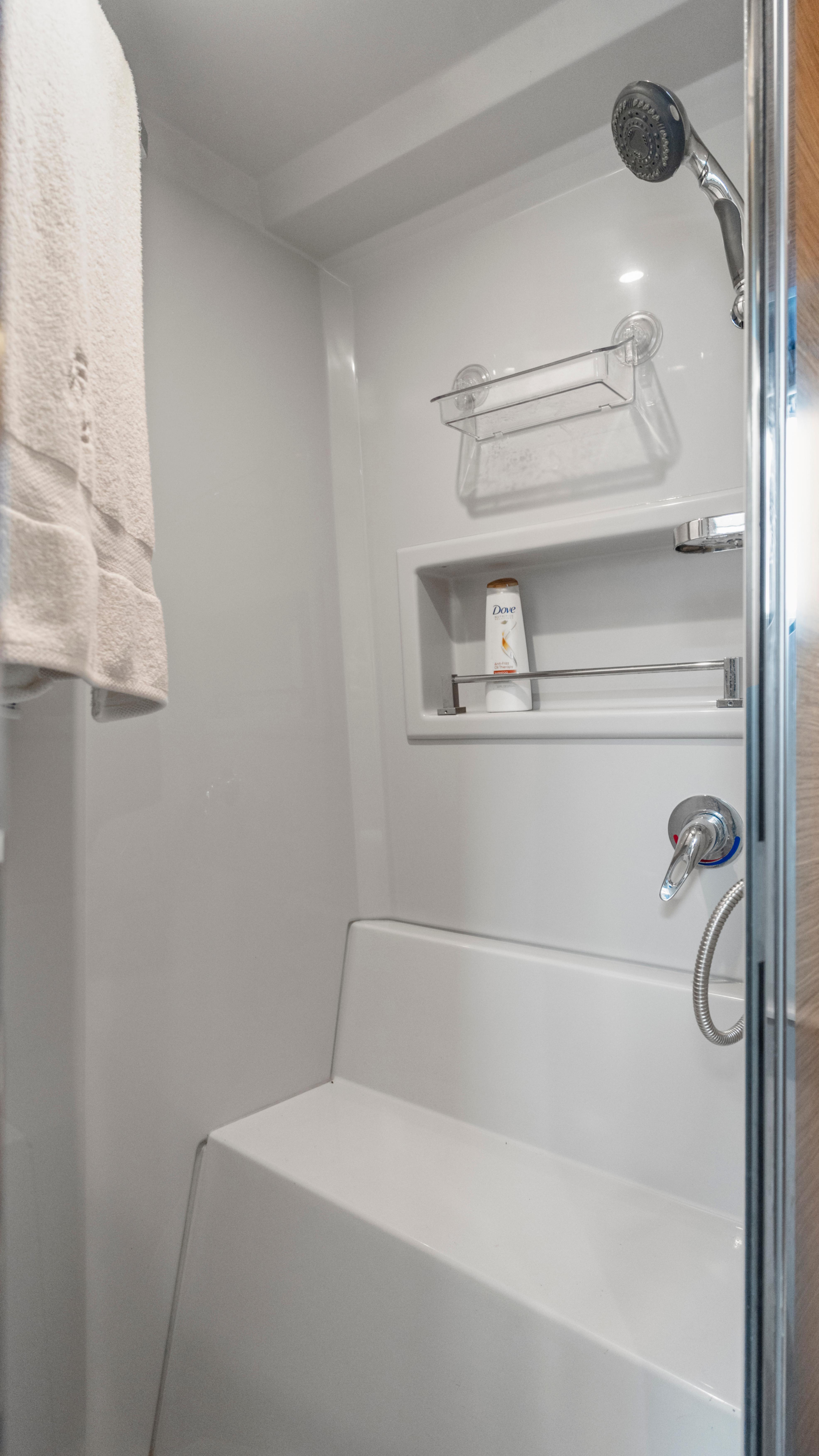 2019-cruisers-yachts-42-cantius-power-9828631-982949118-0-170620251559-49