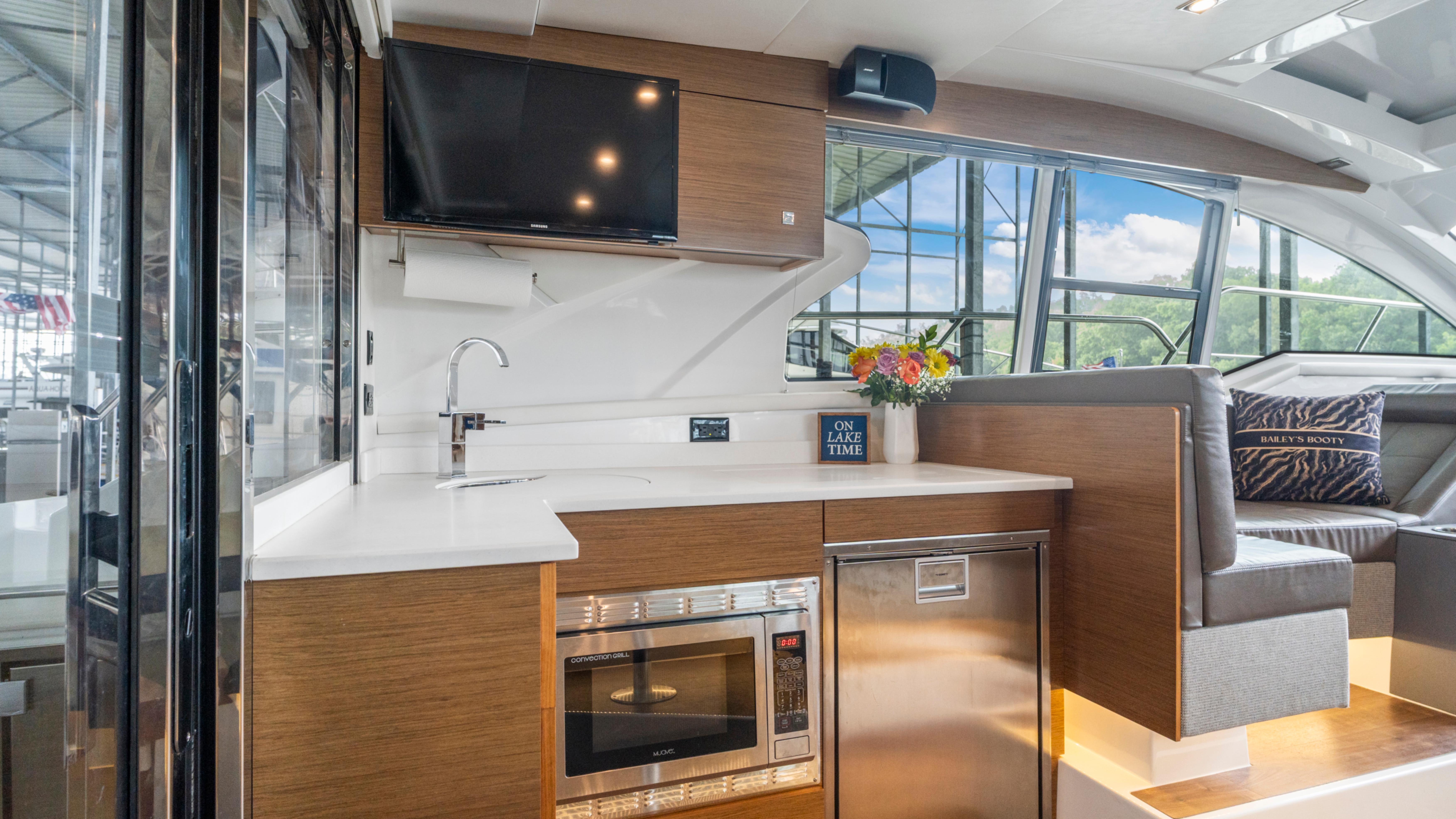 2019-cruisers-yachts-42-cantius-power-9828631-982949150-0-170620251554-27