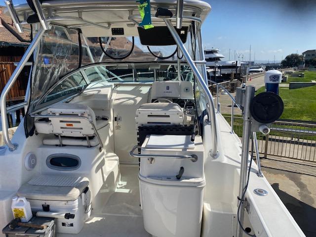2005 Boston Whaler 275 Conquest boat interior with seating and equipment.