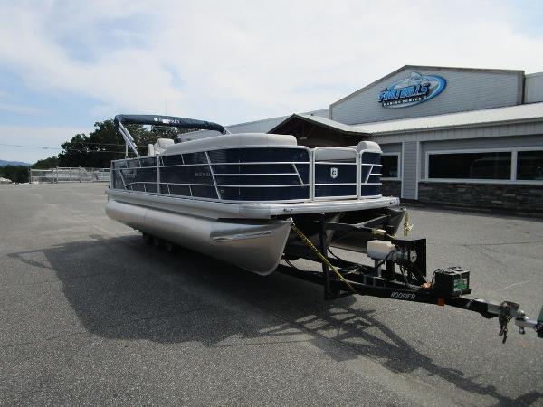 2021 Godfrey Pontoon boat for sale, model of the boat is SW 2286 SFL Sport Tube 27 in. & Image # 14 of 33