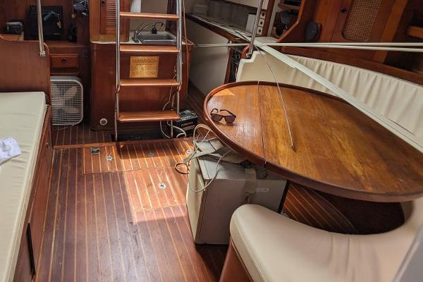 42' Endeavour, Listing Number 100916379, Image No. 4