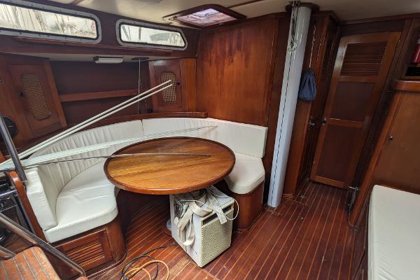 42' Endeavour, Listing Number 100916379, Image No. 5