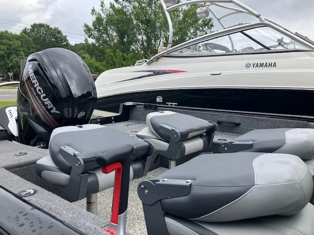 2014 Tracker Pro Guide V-16 WT boat with Mercury engine and Yamaha branding.