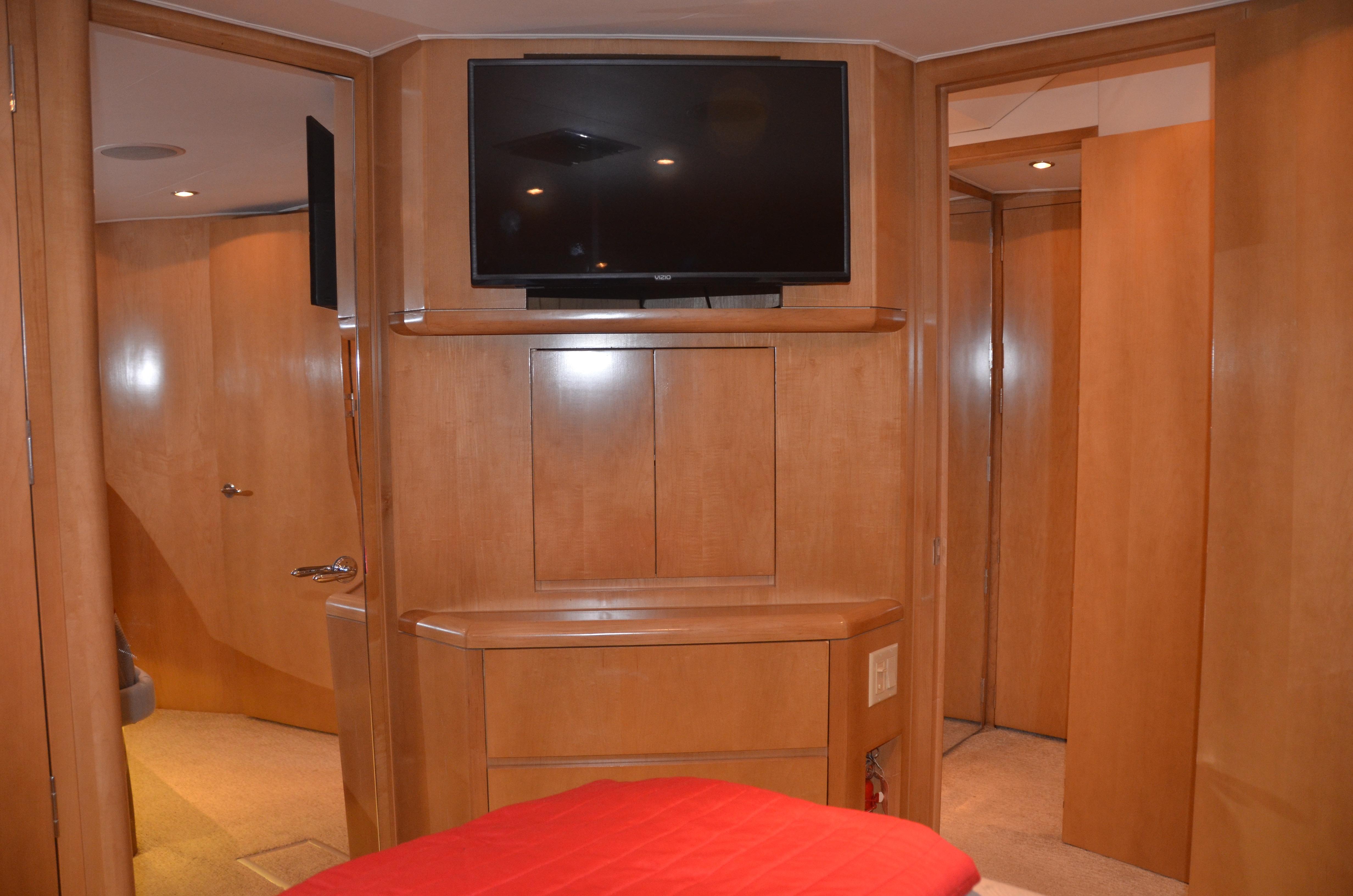 Hatteras 60 Down Time - VIP Stateroom