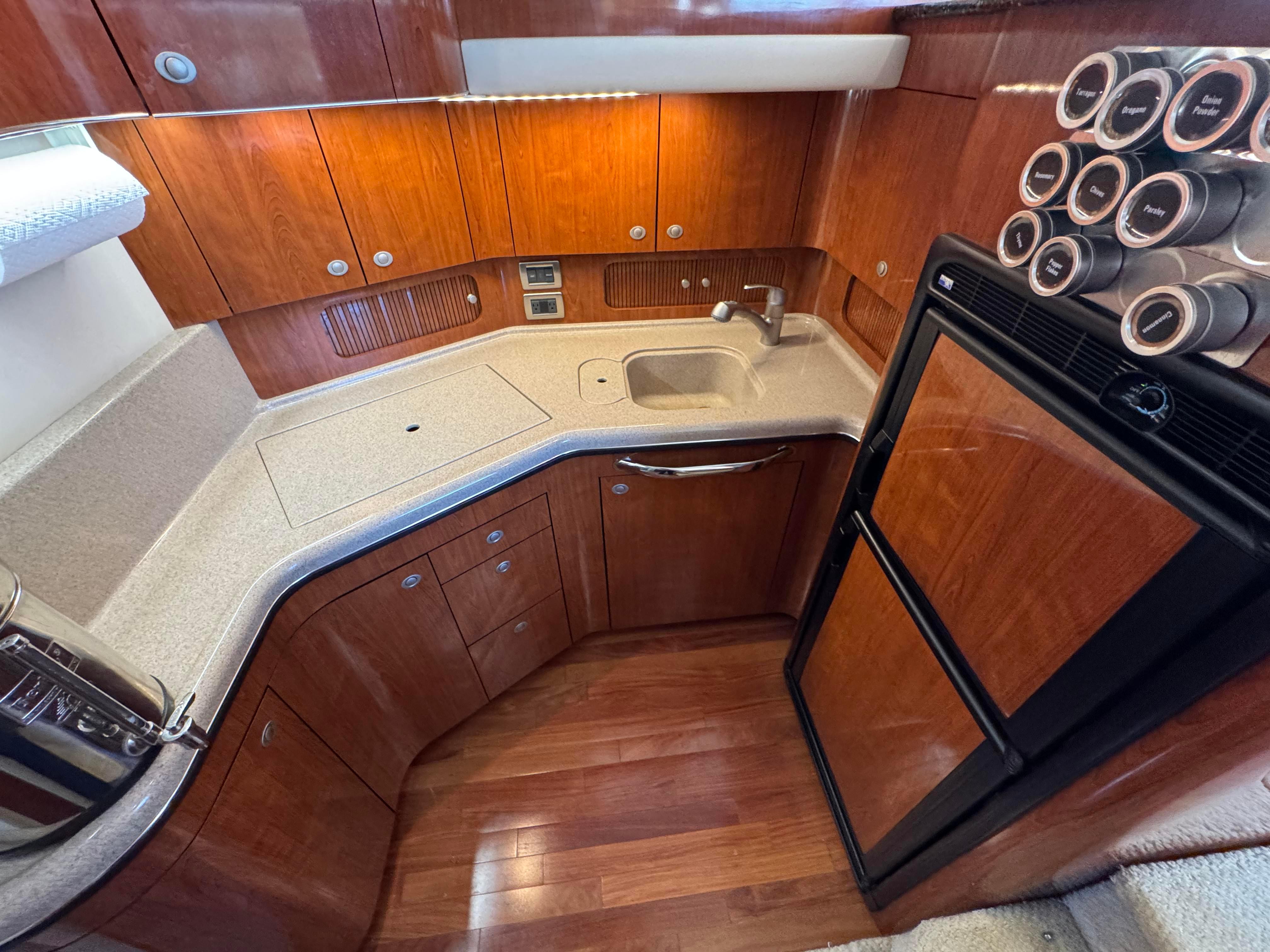 2004-sea-ray-390-motor-yacht-power-9778665-977630121-0-010520250649-18
