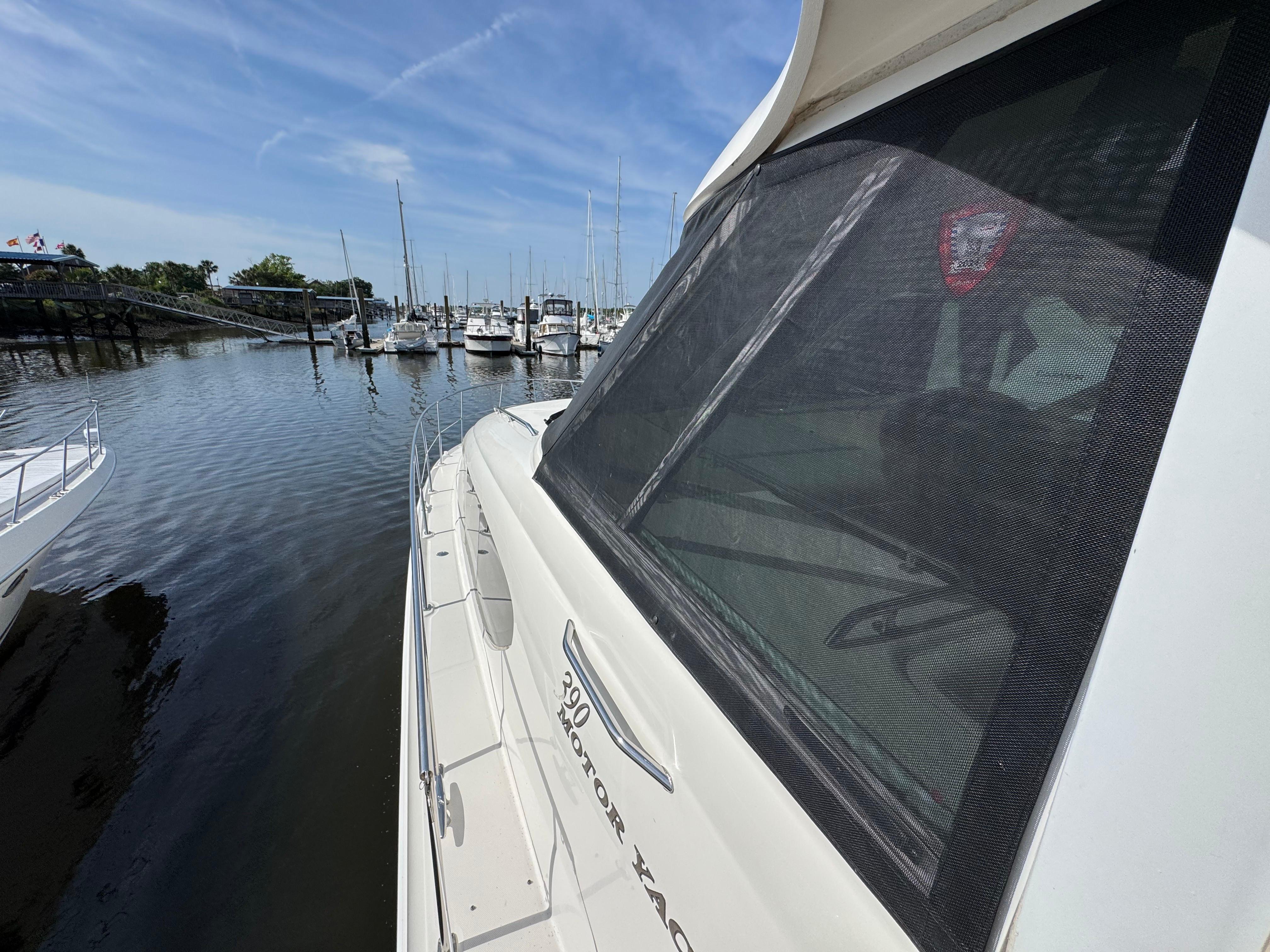 2004-sea-ray-390-motor-yacht-power-9778665-977630153-0-010520250651-50