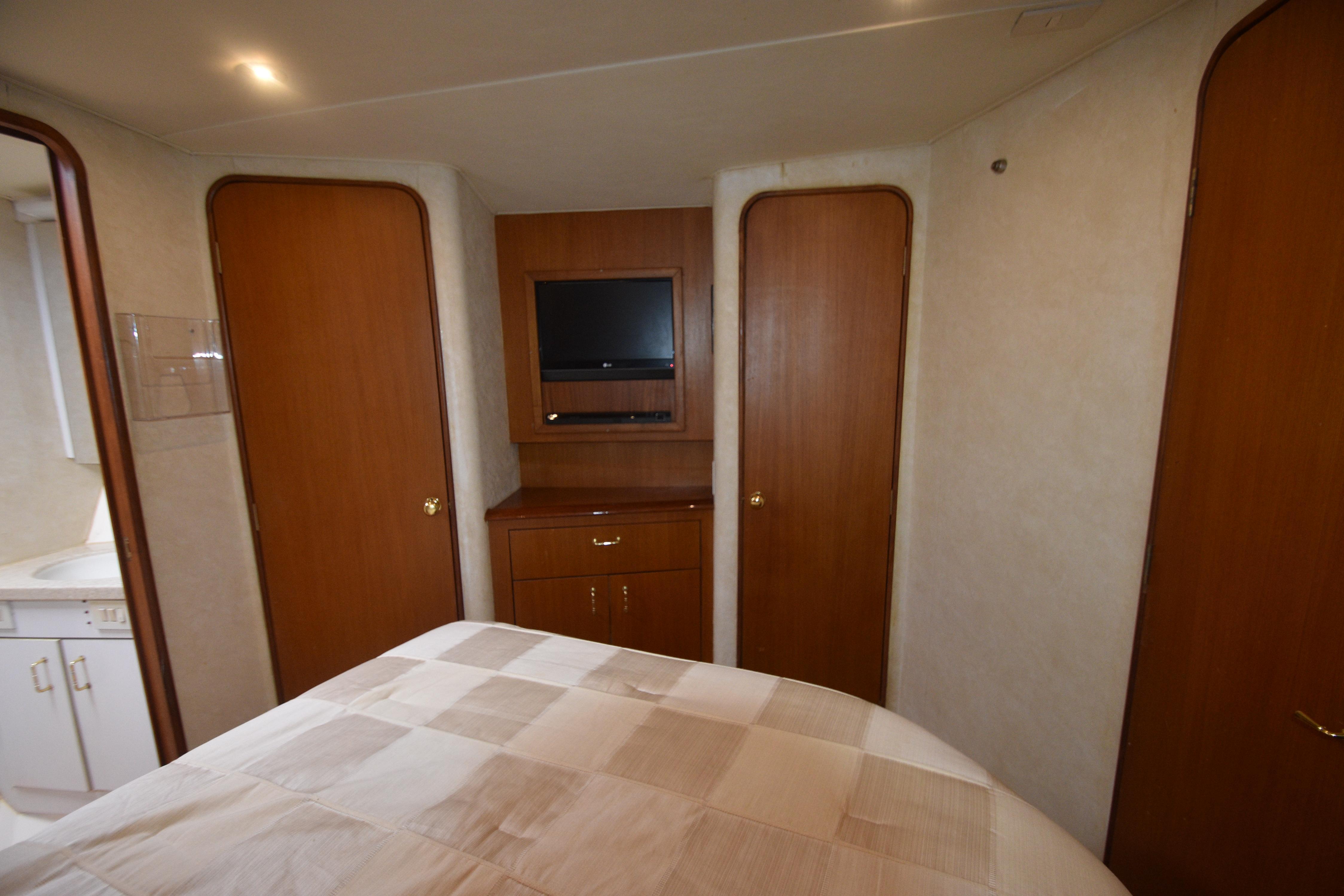 2000-ocean-yachts-43-super-sport-power-9758666-20250414134933529-1_XLARGE