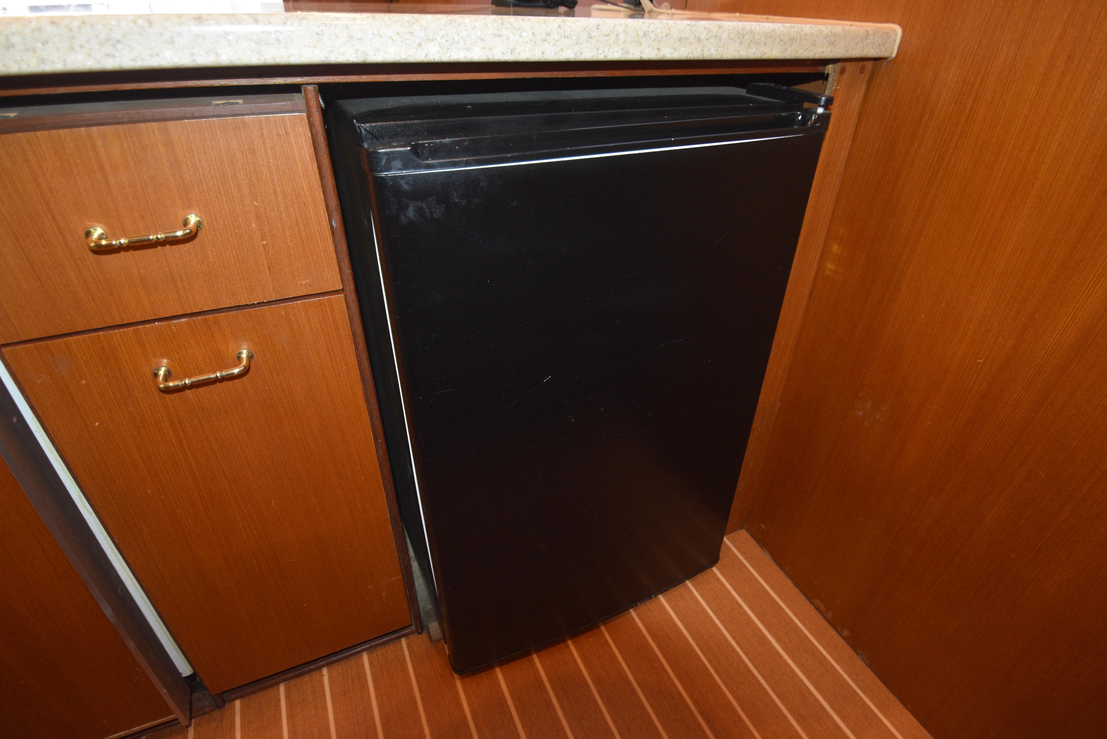 2000-ocean-yachts-43-super-sport-power-9758666-20250414135001561-1_XLARGE