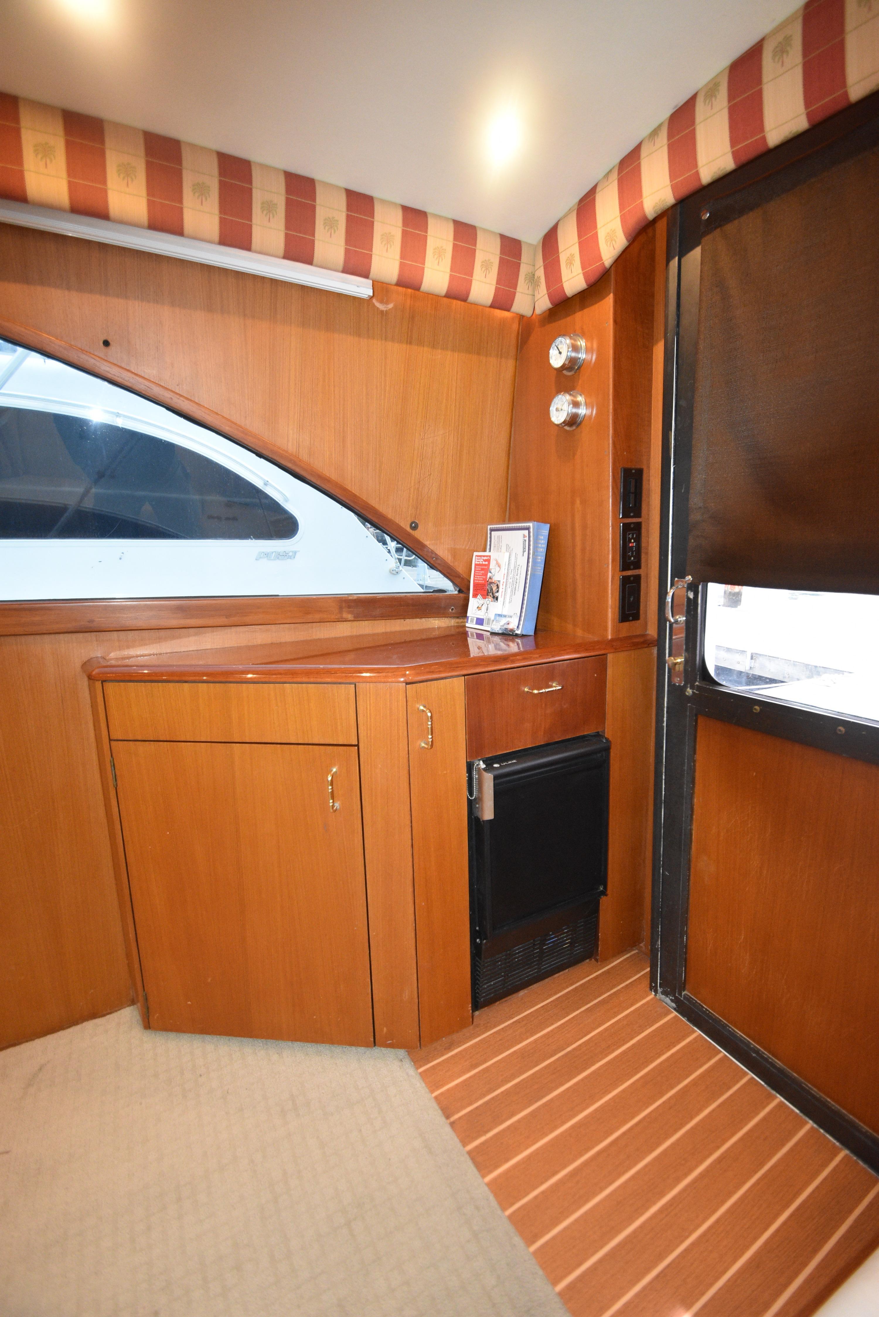 2000-ocean-yachts-43-super-sport-power-9758666-20250414135020679-1_XLARGE