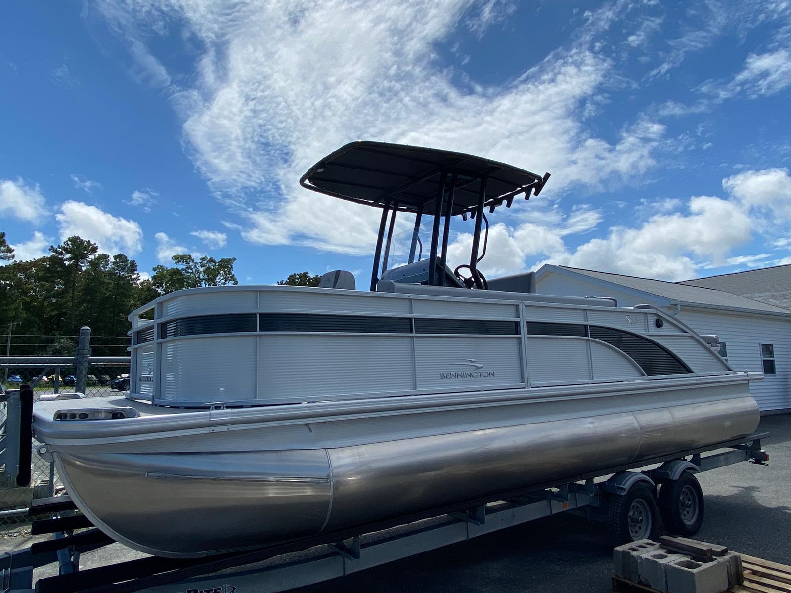 2020 Bennington boat for sale, model of the boat is 23 SCCTTX Center Console Tri-Toon ESP Performance Package & Image # 1 of 12