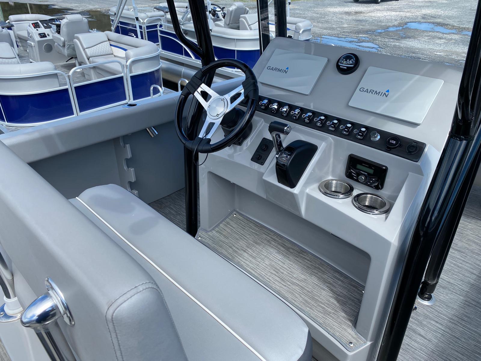 2020 Bennington boat for sale, model of the boat is 23 SCCTTX Center Console Tri-Toon ESP Performance Package & Image # 3 of 12