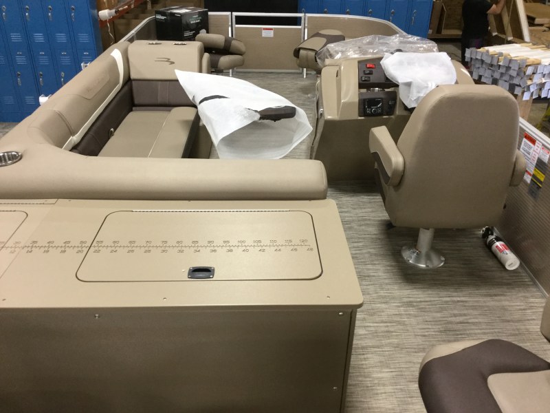 2021 Bennington boat for sale, model of the boat is 22 SFXAPG Dual Stern Gates & Image # 2 of 18