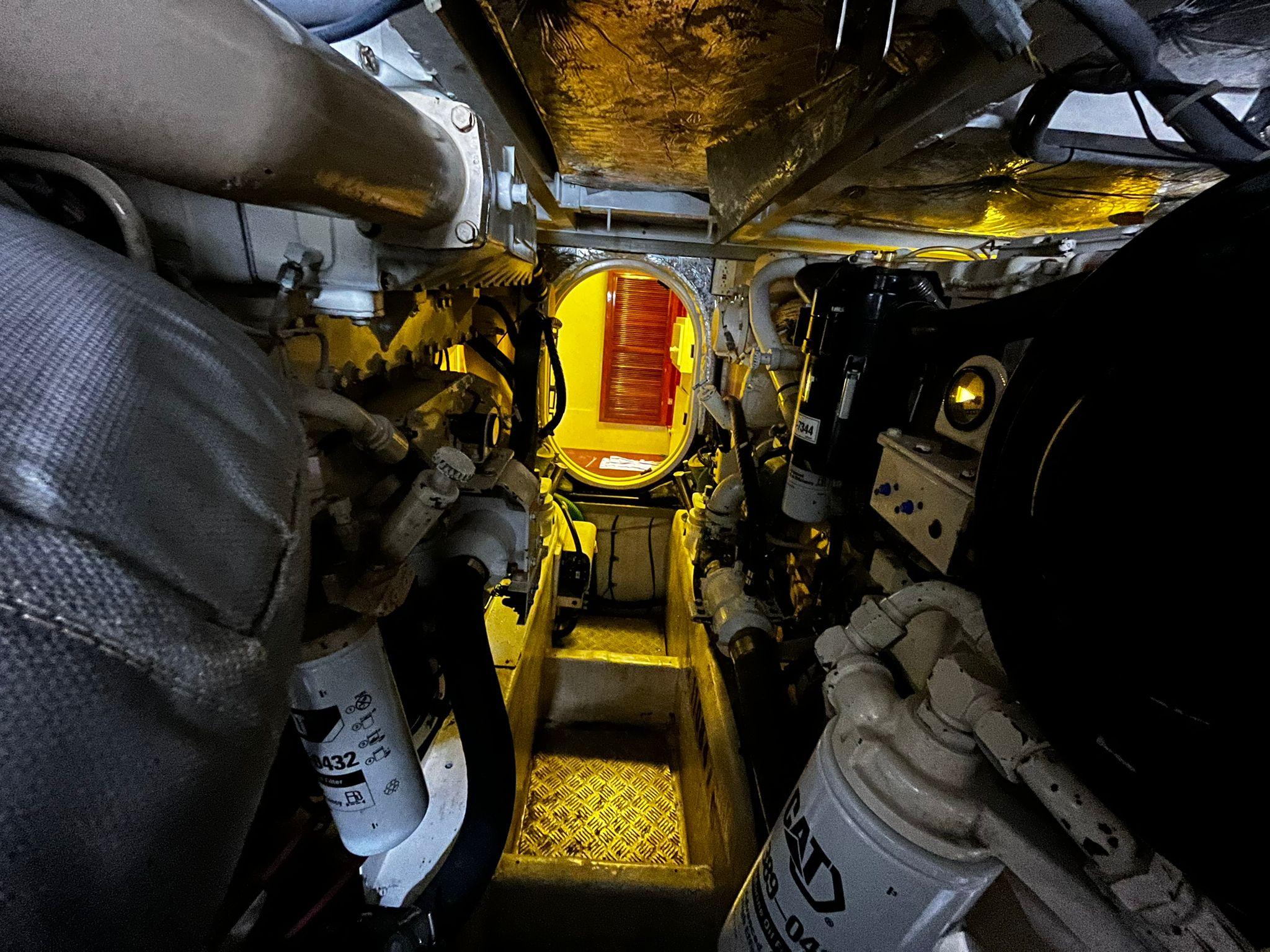 Fairline-Squadron 55 2001 -FL-US-Engine room of a 2001 Fairline Squadron 55 yacht, showcasing mechanical components.-9778674 | Thumbnail