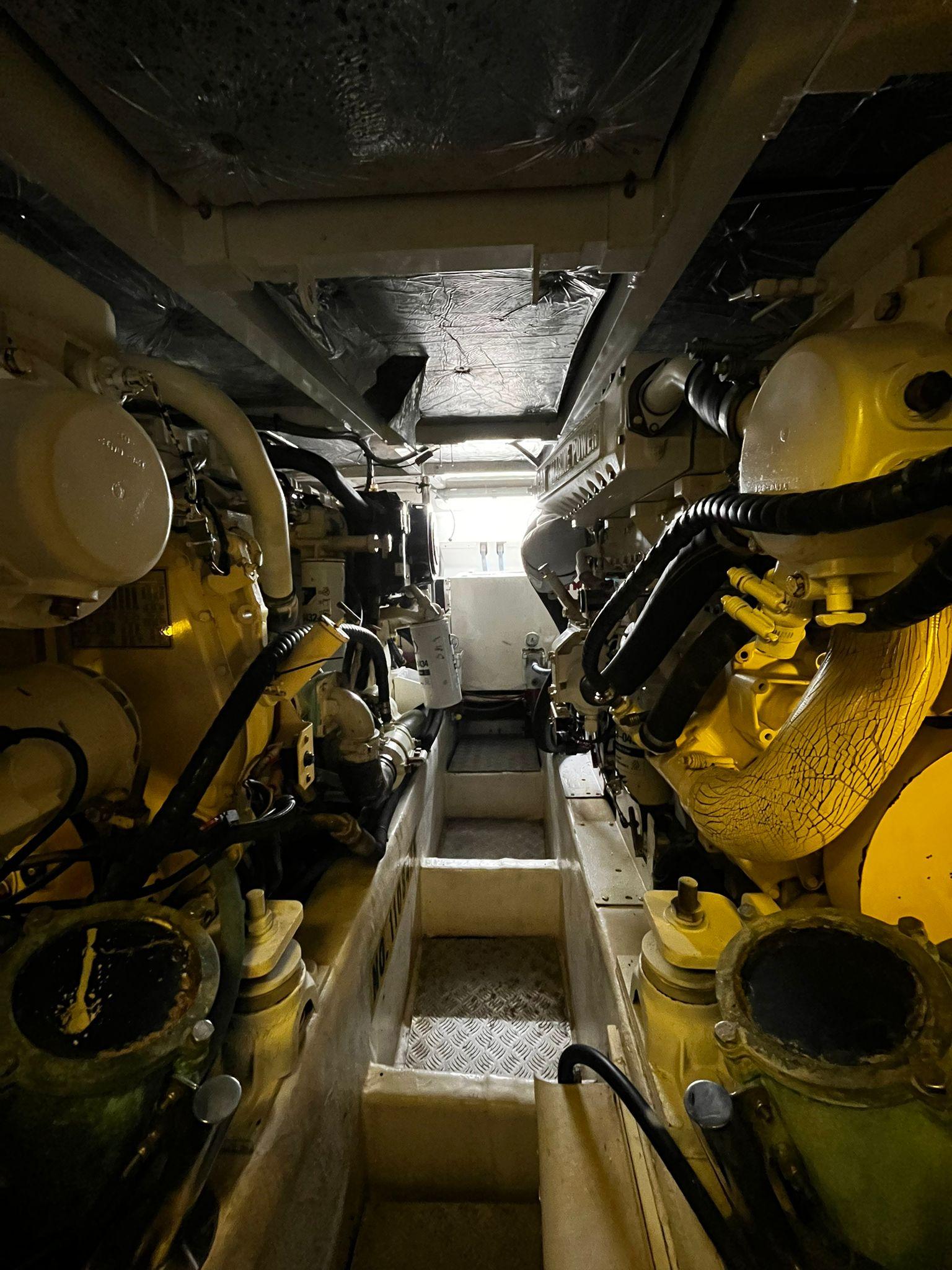 Fairline-Squadron 55 2001 -FL-US-Engine room of a 2001 Fairline Squadron 55 yacht, showcasing mechanical components.-9778674 | Thumbnail
