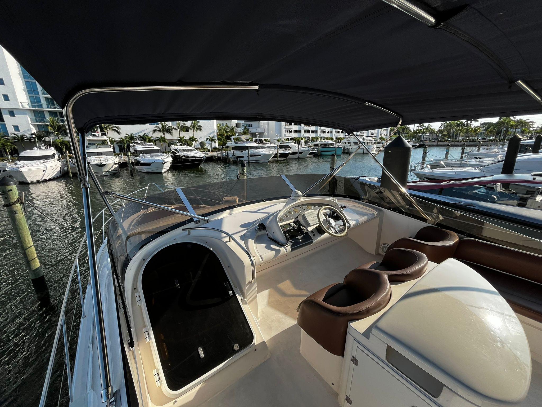 Fairline-Squadron 55 2001 -FL-US-2001 Fairline Squadron 55 yacht cockpit with helm, docked in marina.-9778674 | Thumbnail