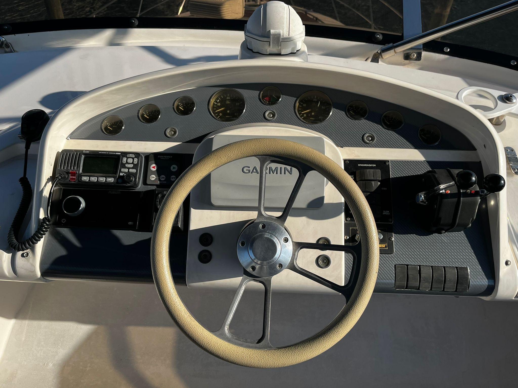 Fairline-Squadron 55 2001 -FL-US-Steering console of 2001 Fairline Squadron 55 yacht with Garmin navigation system.-9778674 | Thumbnail