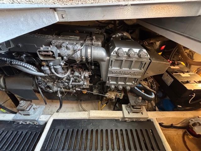 2003-luhrs-40-convertible-power-9788674-978030943-0-090520251031-28