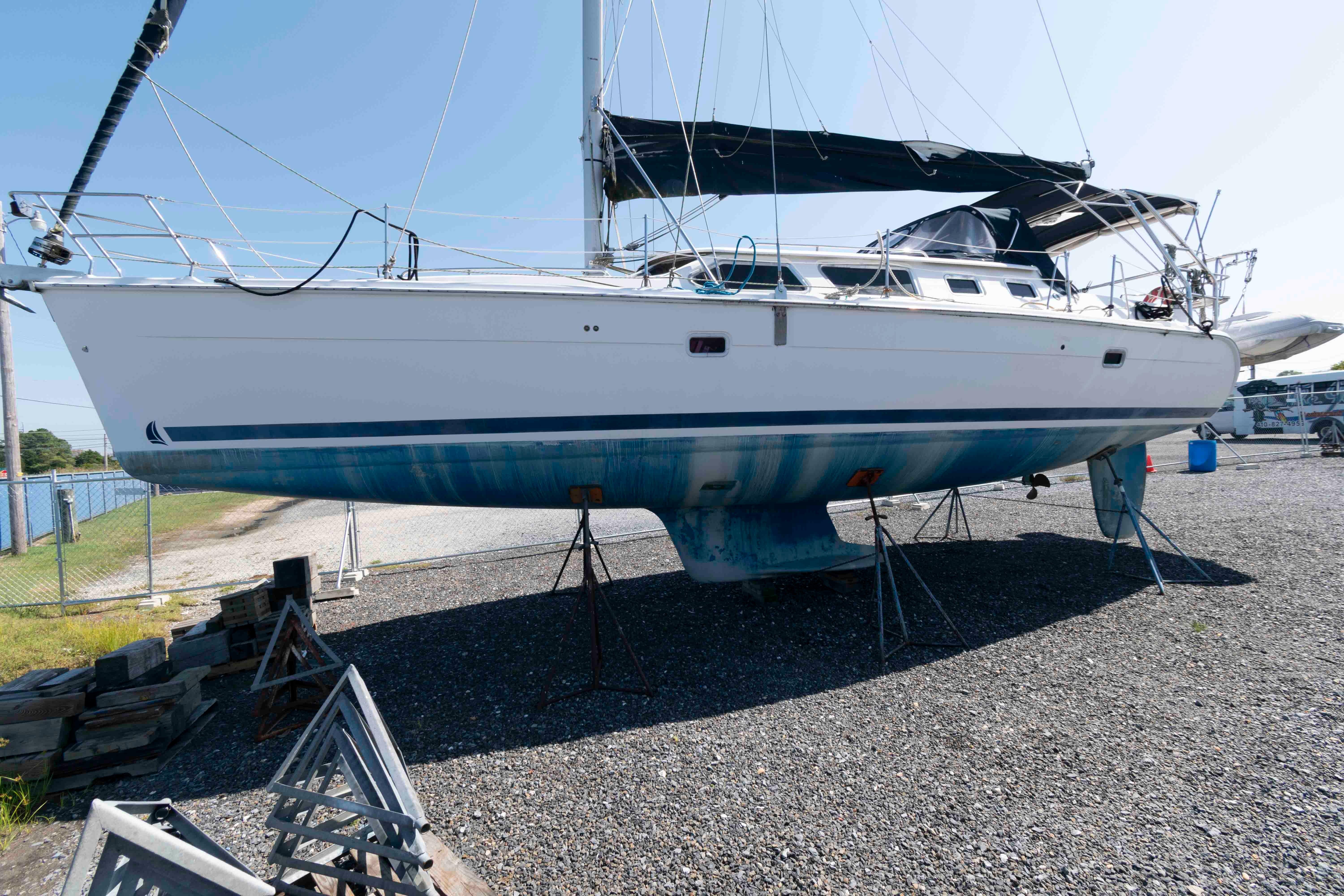 M 10190 WH Knot 10 Yacht Sales