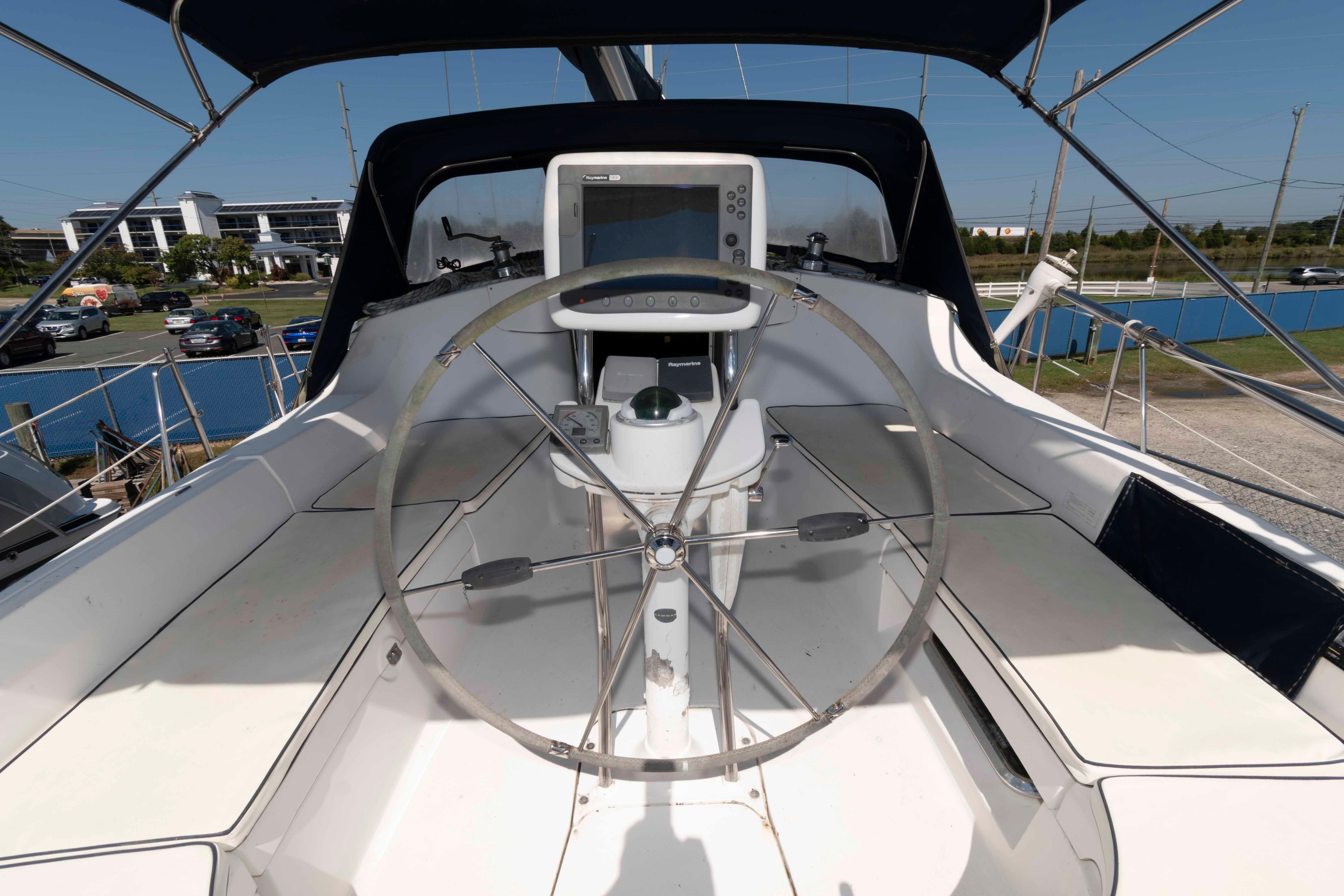 M 10190 WH Knot 10 Yacht Sales
