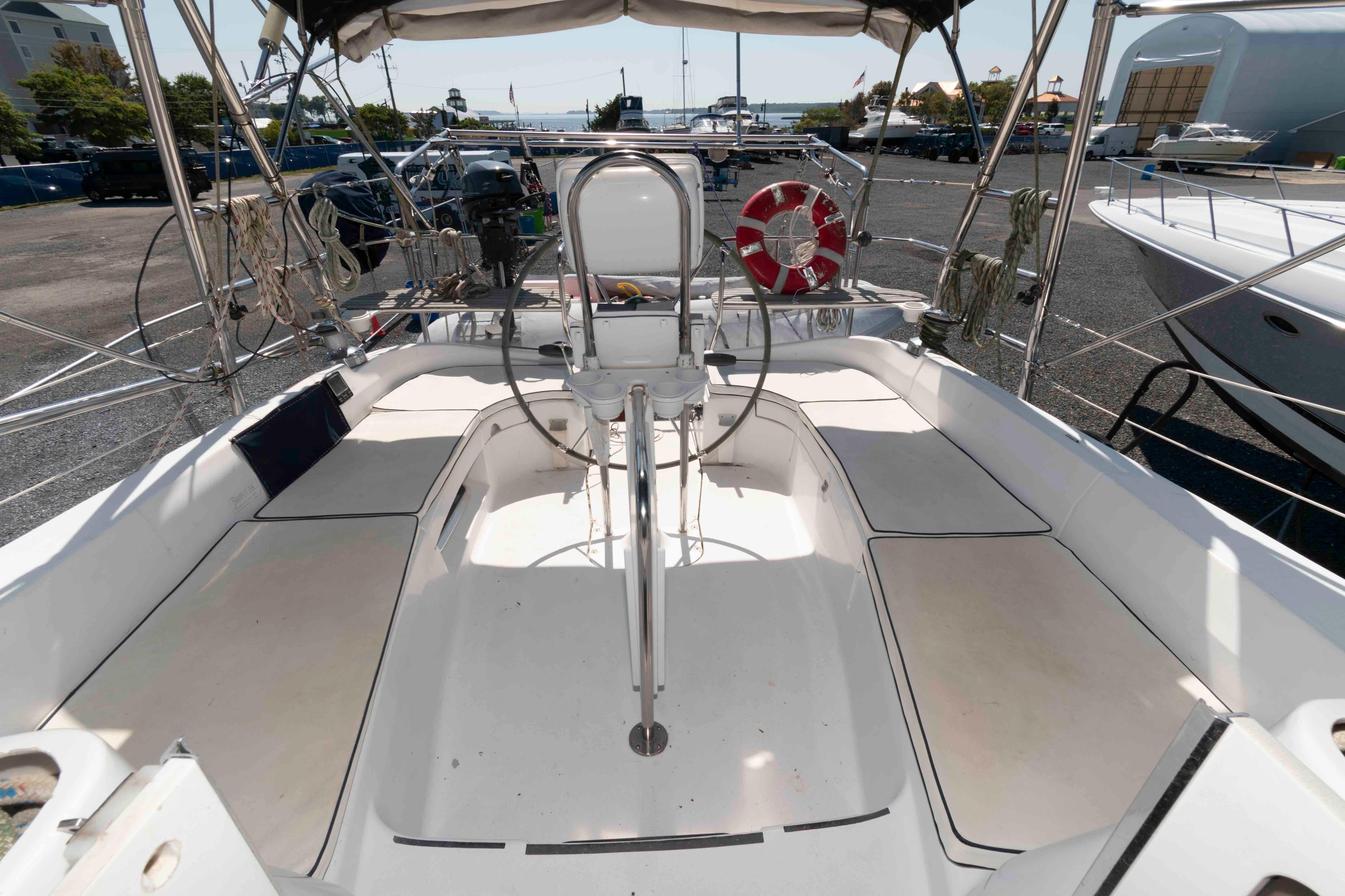 M 10190 WH Knot 10 Yacht Sales