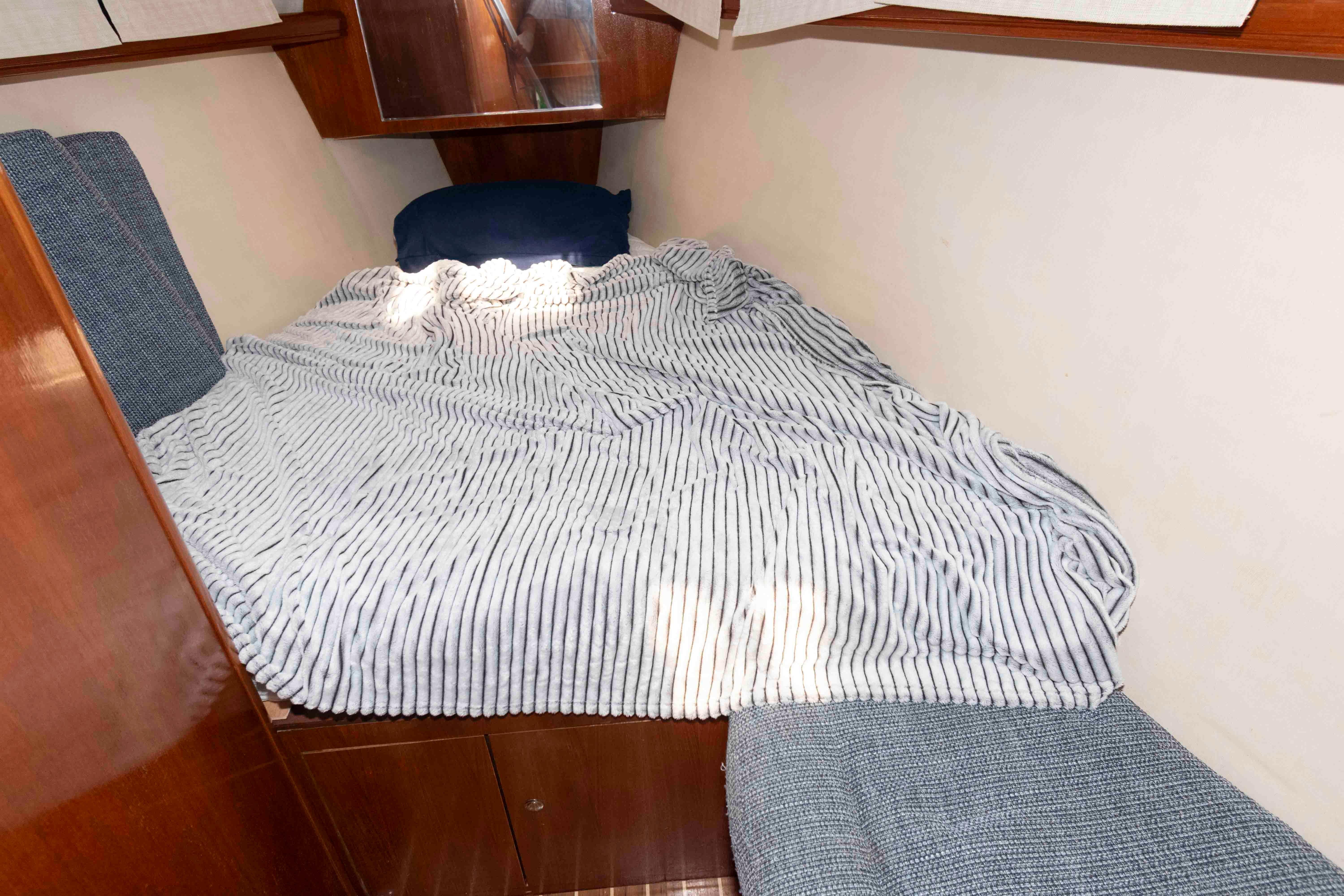 M 10190 WH Knot 10 Yacht Sales