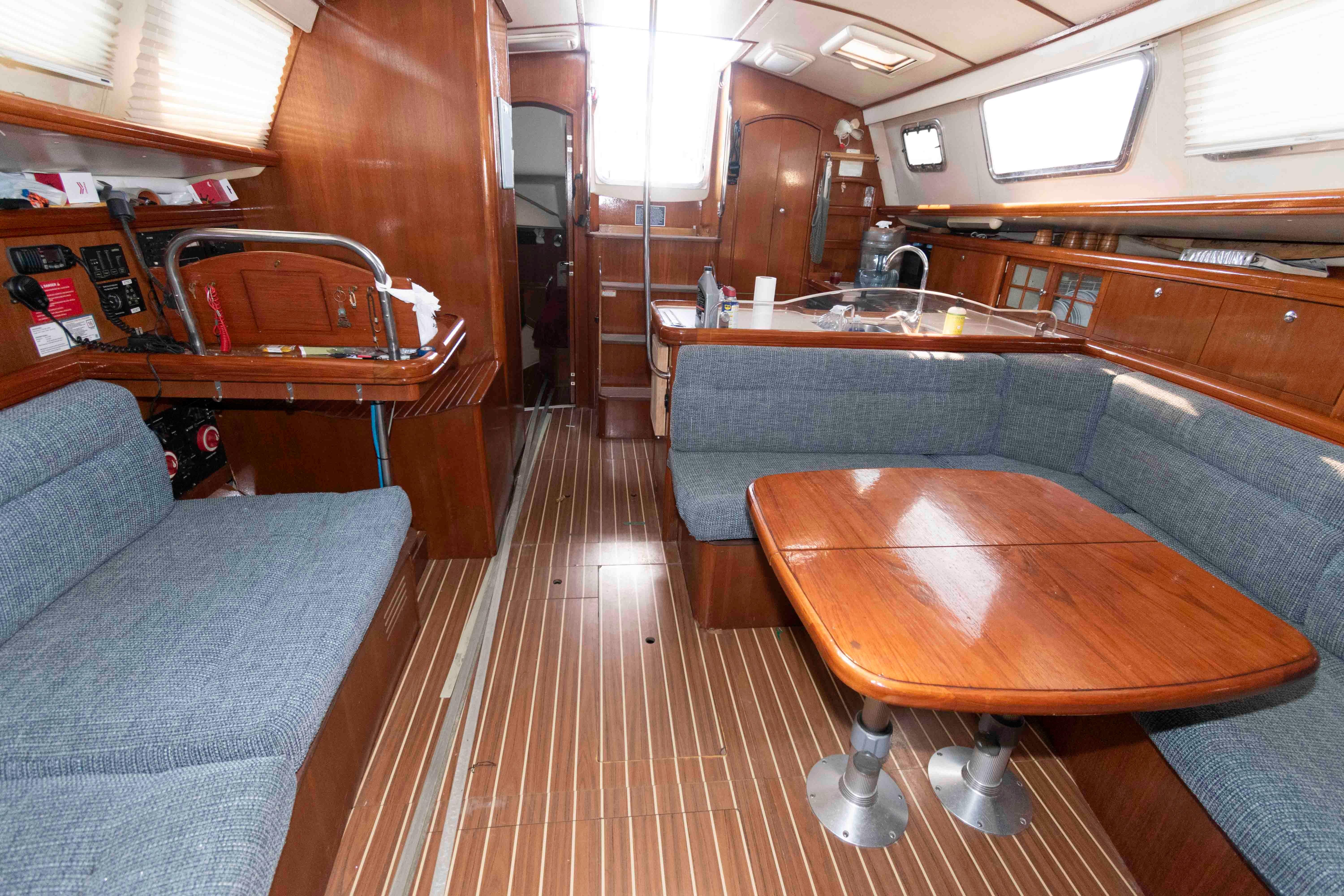 M 10190 WH Knot 10 Yacht Sales