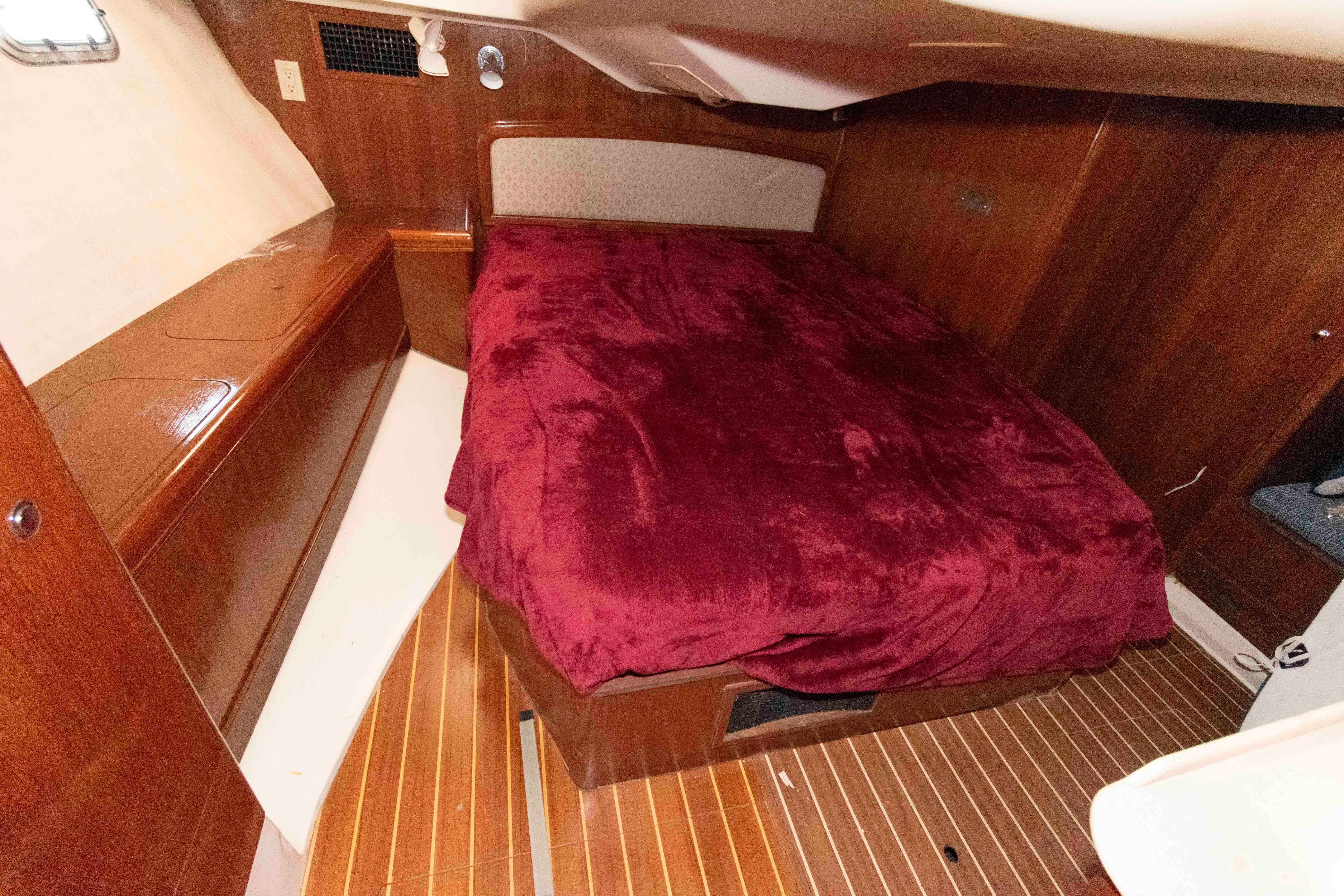 M 10190 WH Knot 10 Yacht Sales