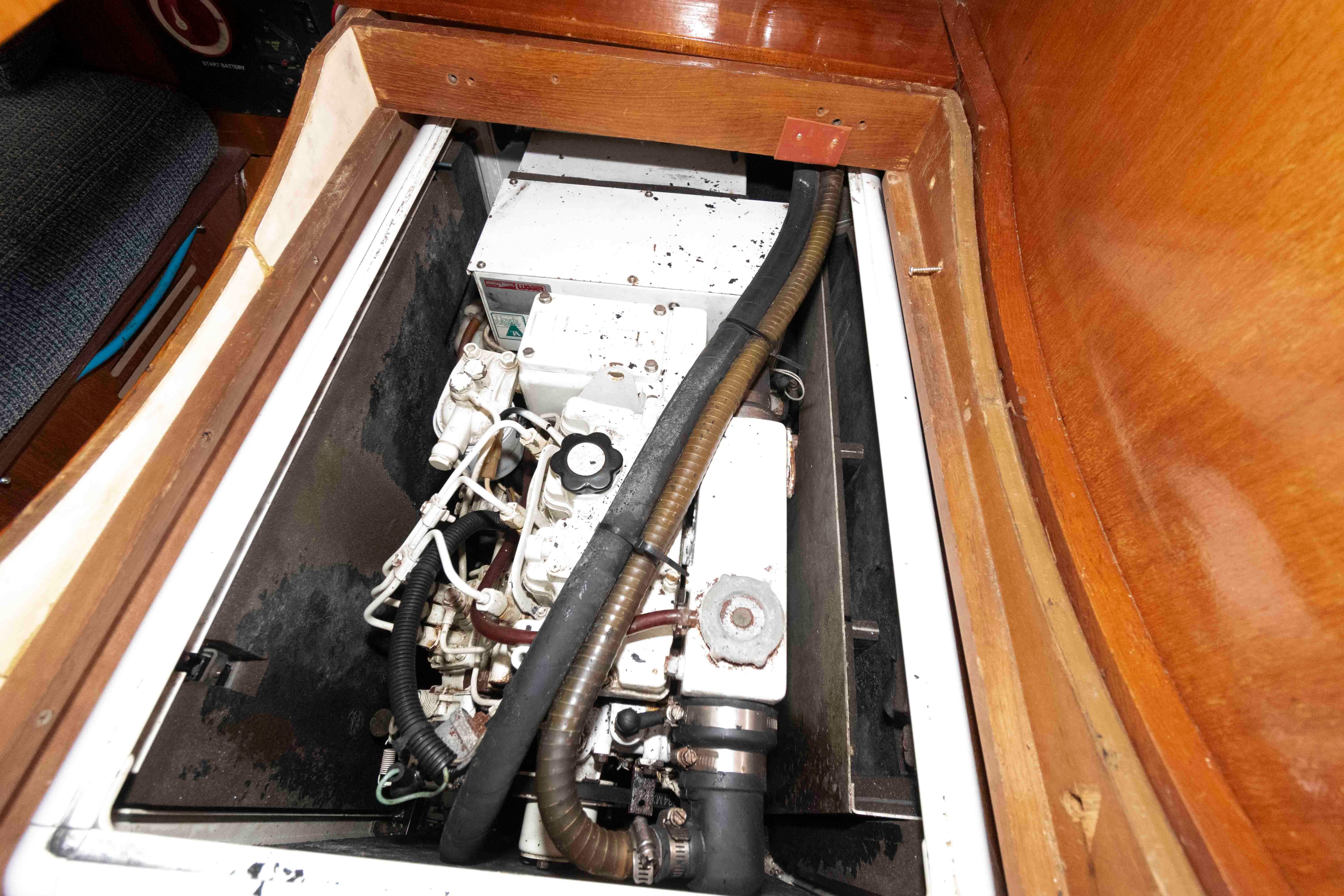 M 10190 WH Knot 10 Yacht Sales