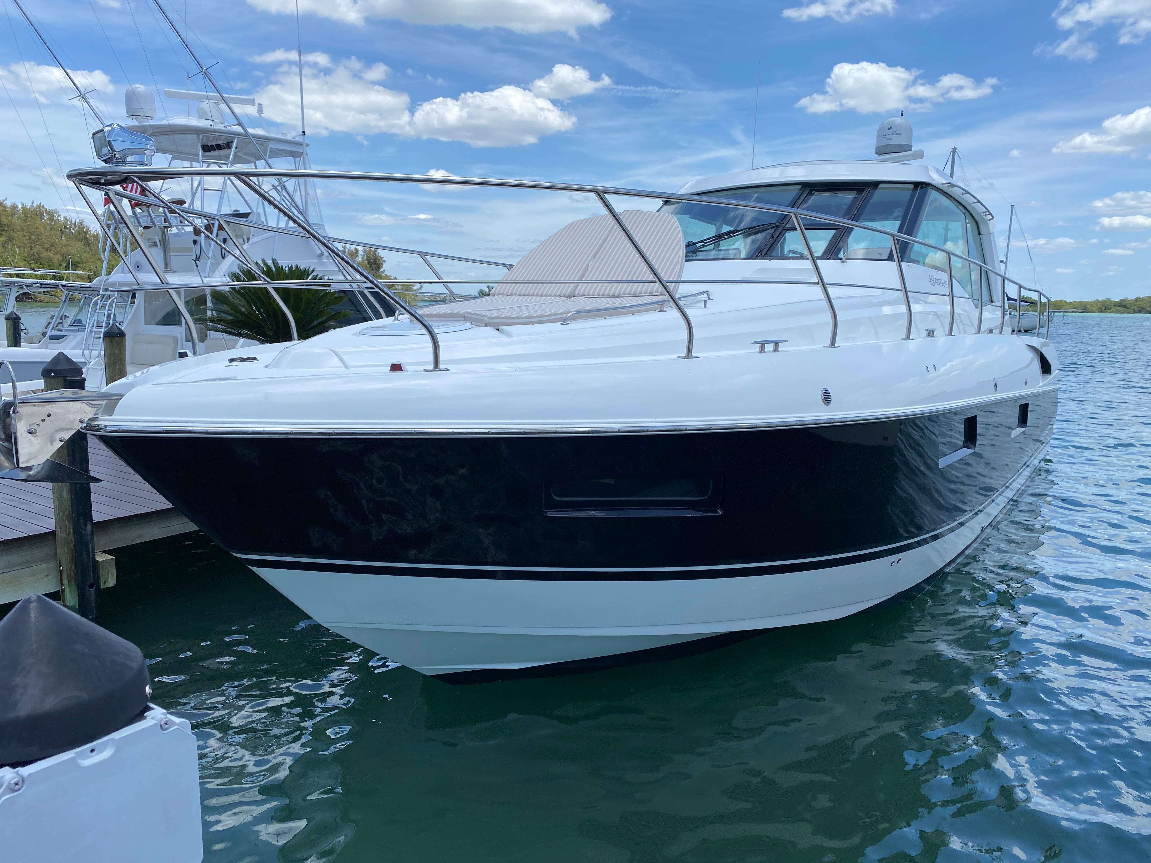 2012-cruisers-yachts-48-cantius-power-9848687-983616485-0-230620250457-0